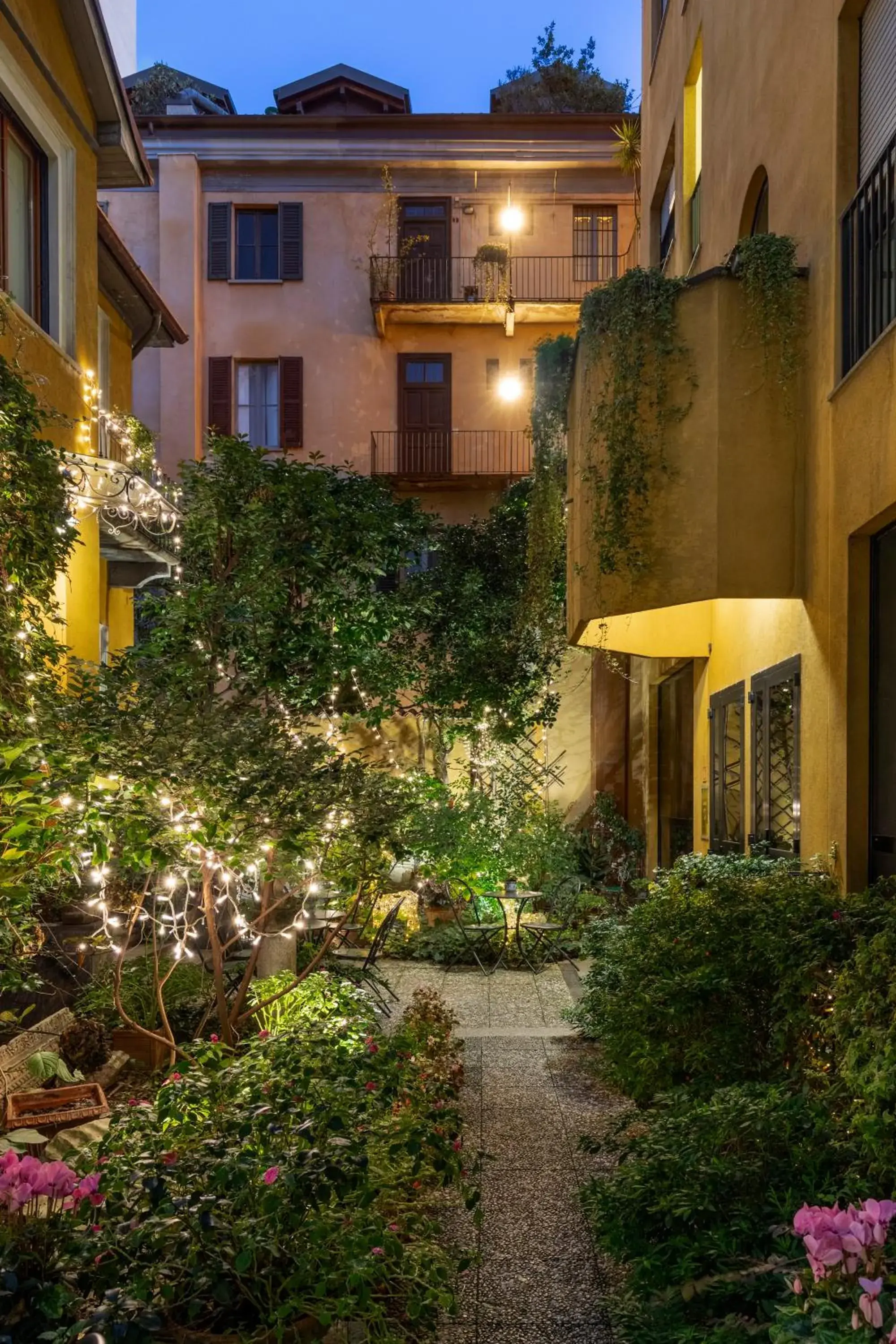 Property building in Hotel Sanpi Milano Property building in Hotel Sanpi Milano