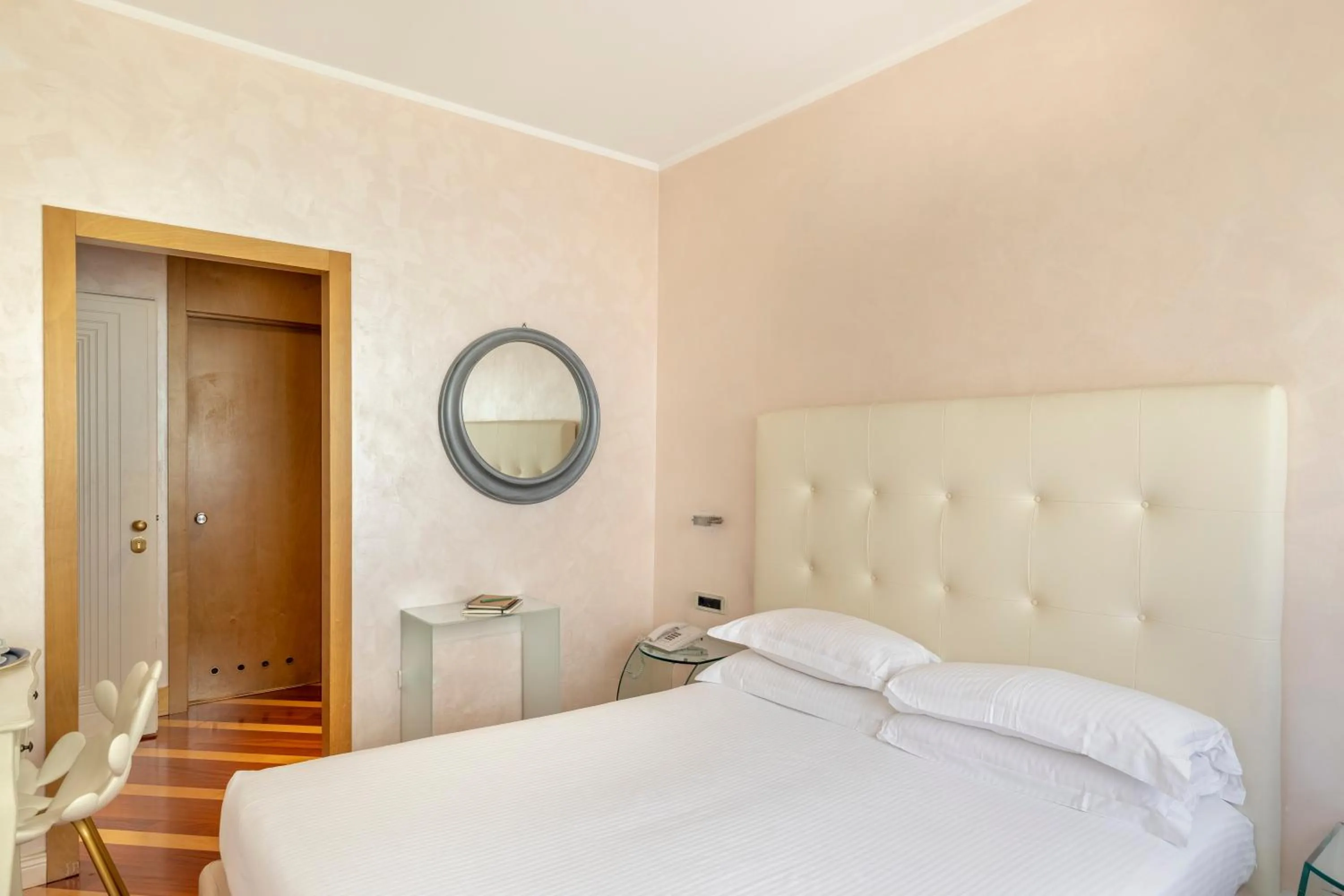 Bed in Hotel Sanpi Milano