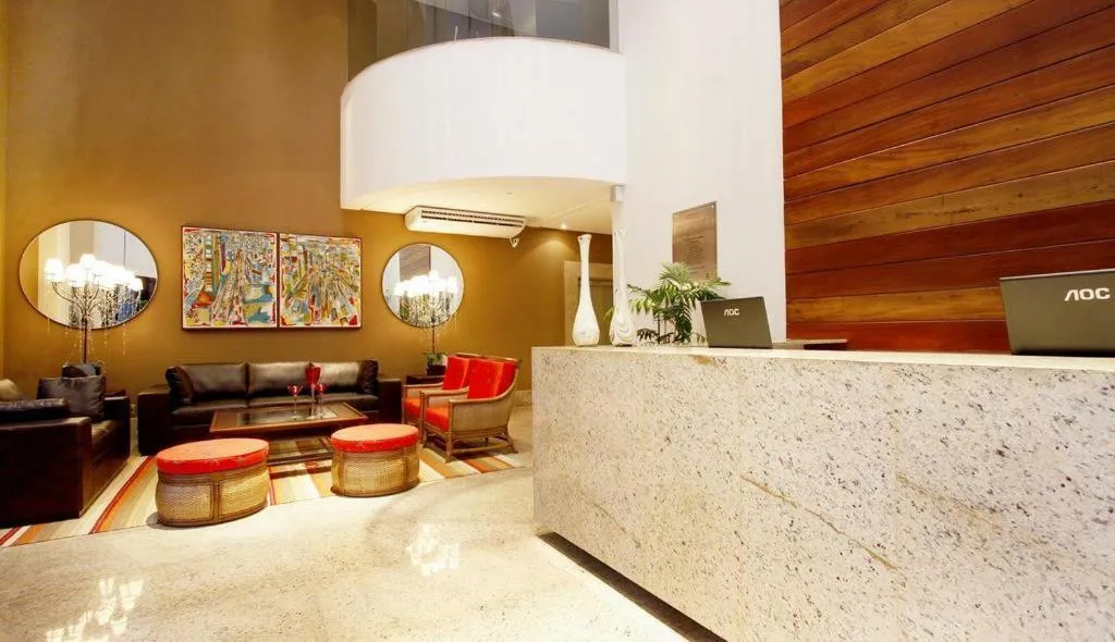 Suíte luxo com tela de cinema no América Towers Studio Residence