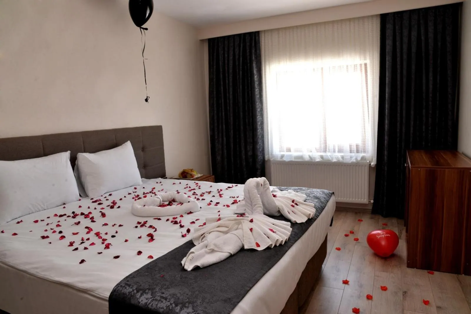 Bed in Zümrüt Palas Otel