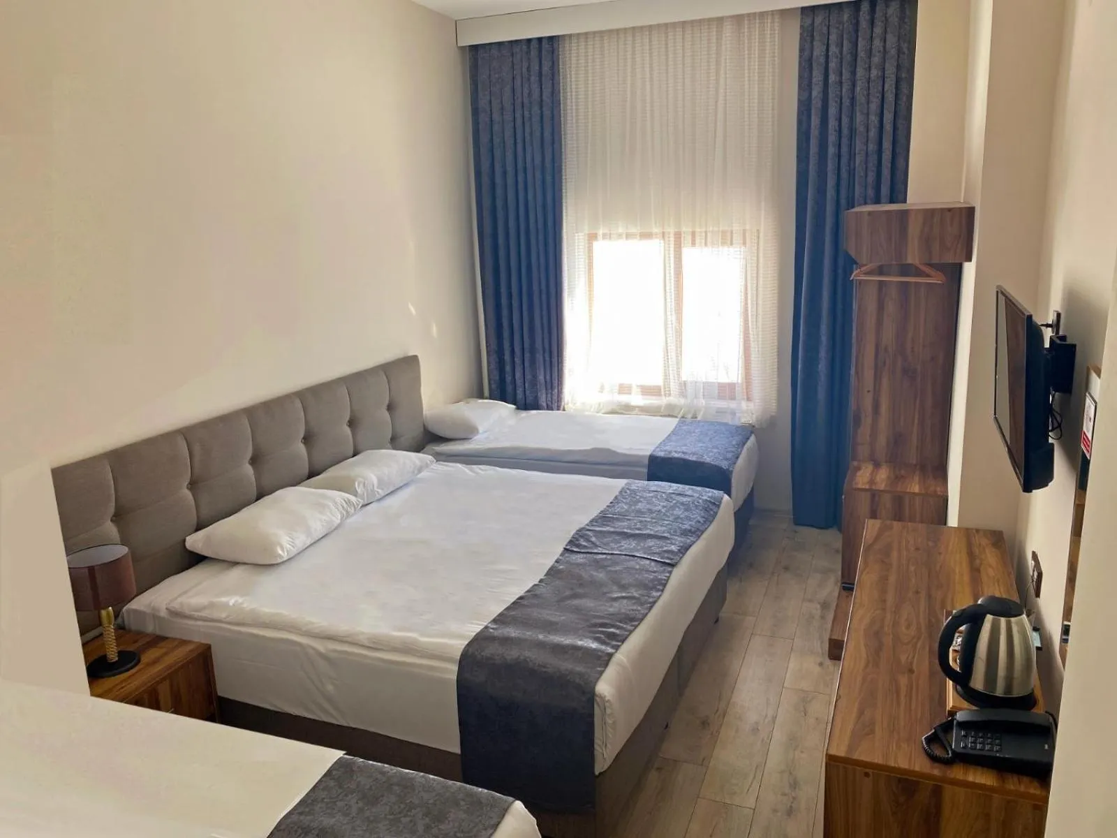 Bed in Zümrüt Palas Otel