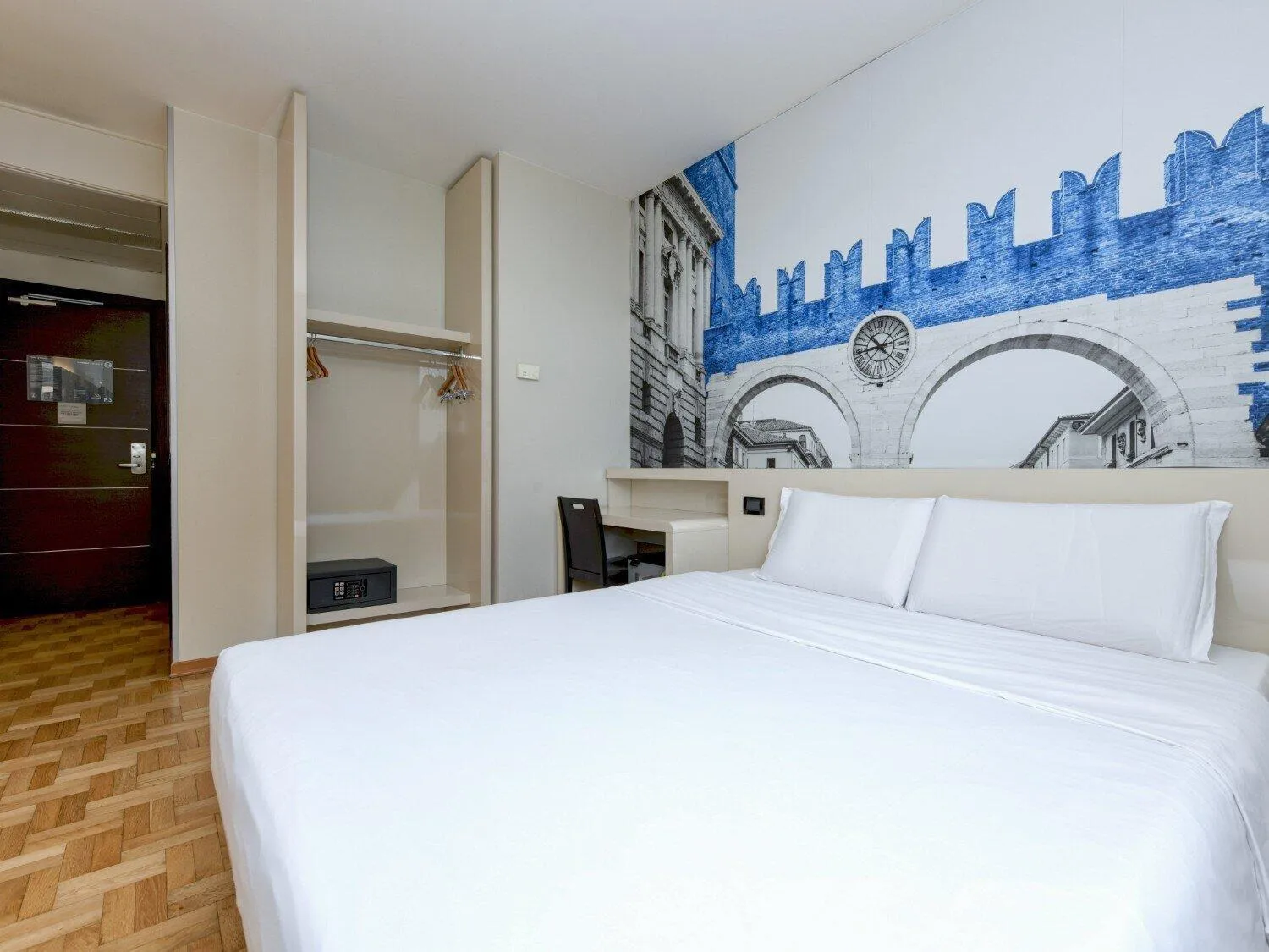 Photo of the whole room, Bed in B&B Hotel Verona