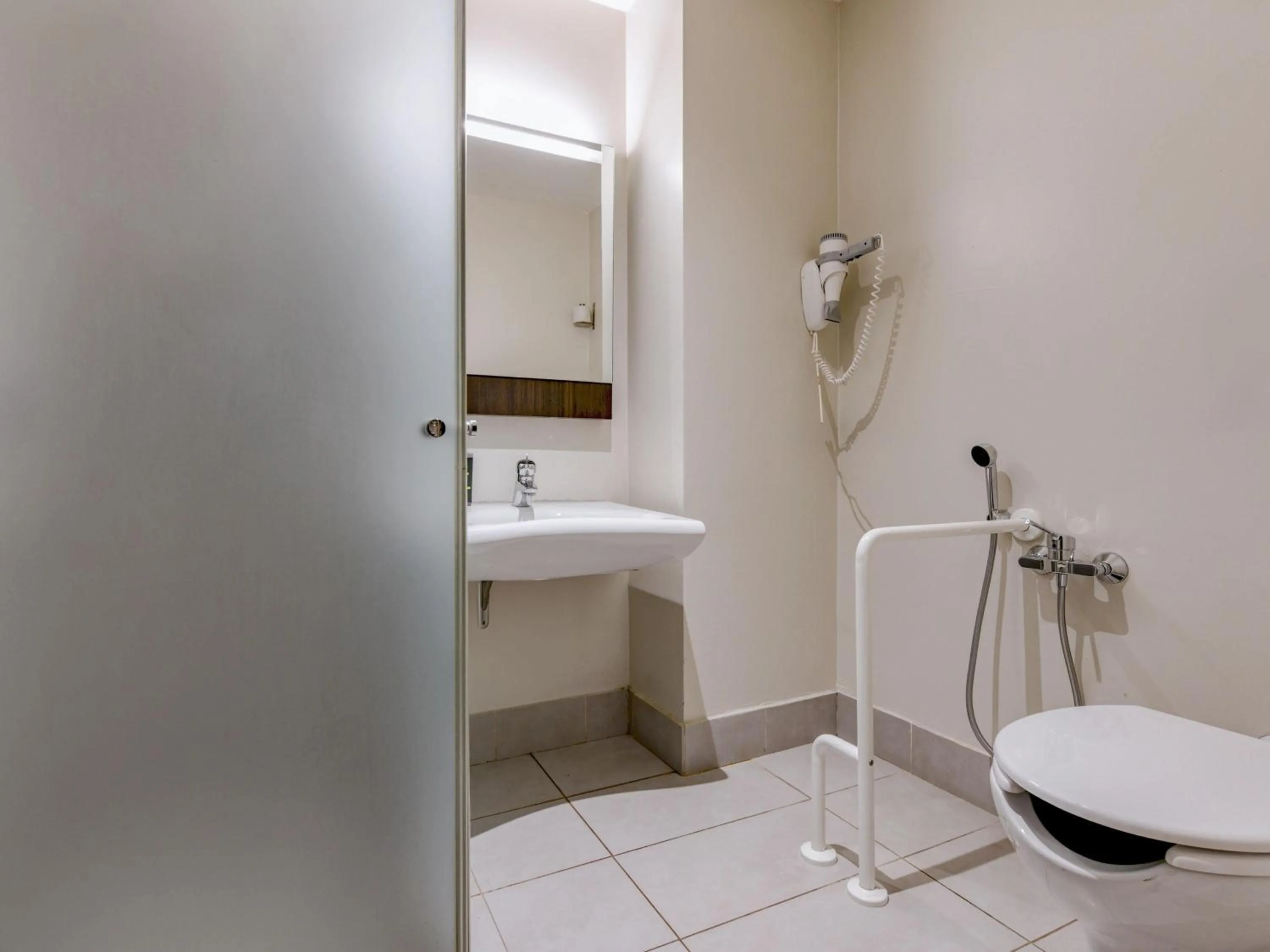 Photo of the whole room in B&B Hotel Verona