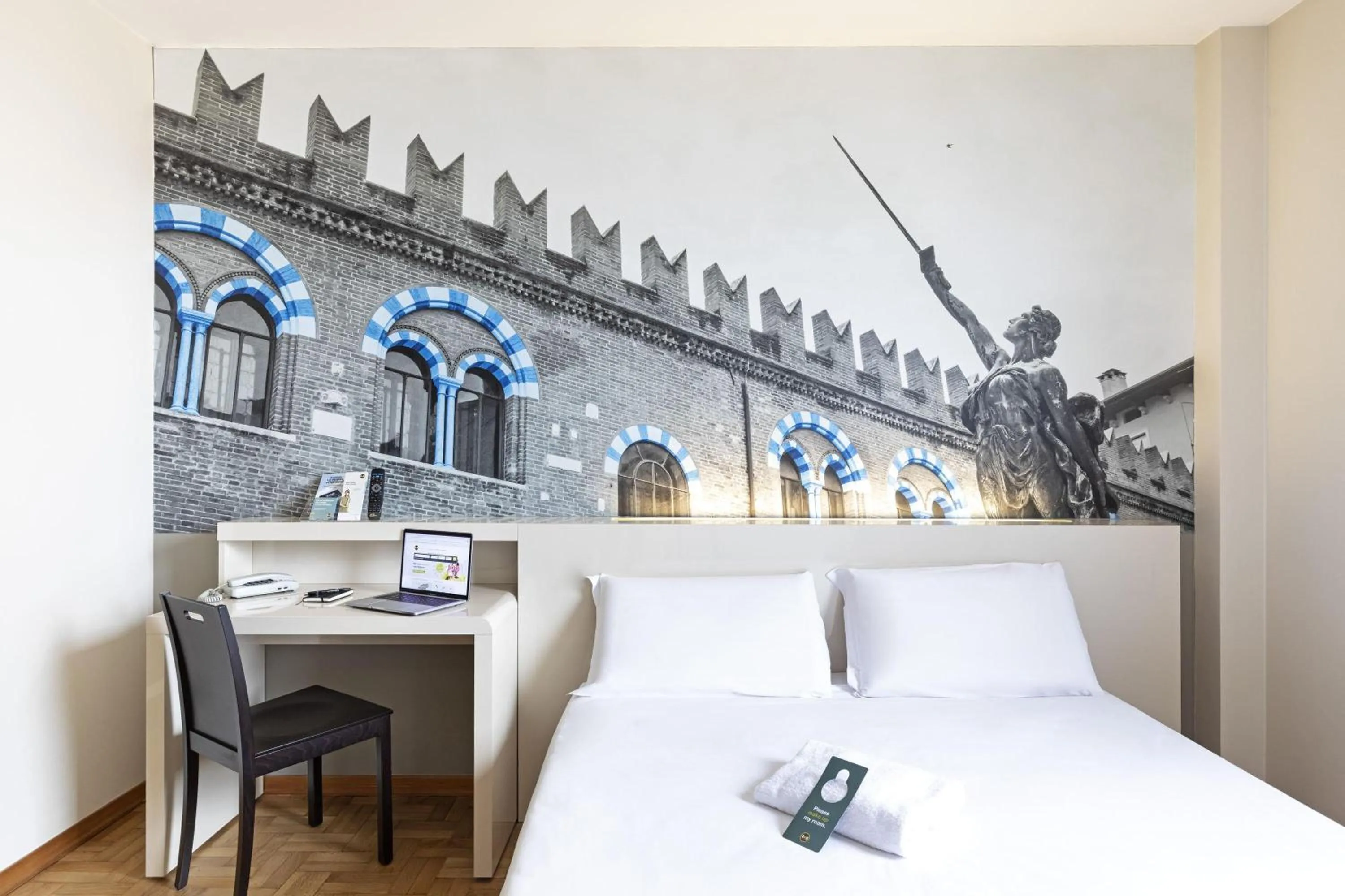 Property building, Bed in B&B Hotel Verona