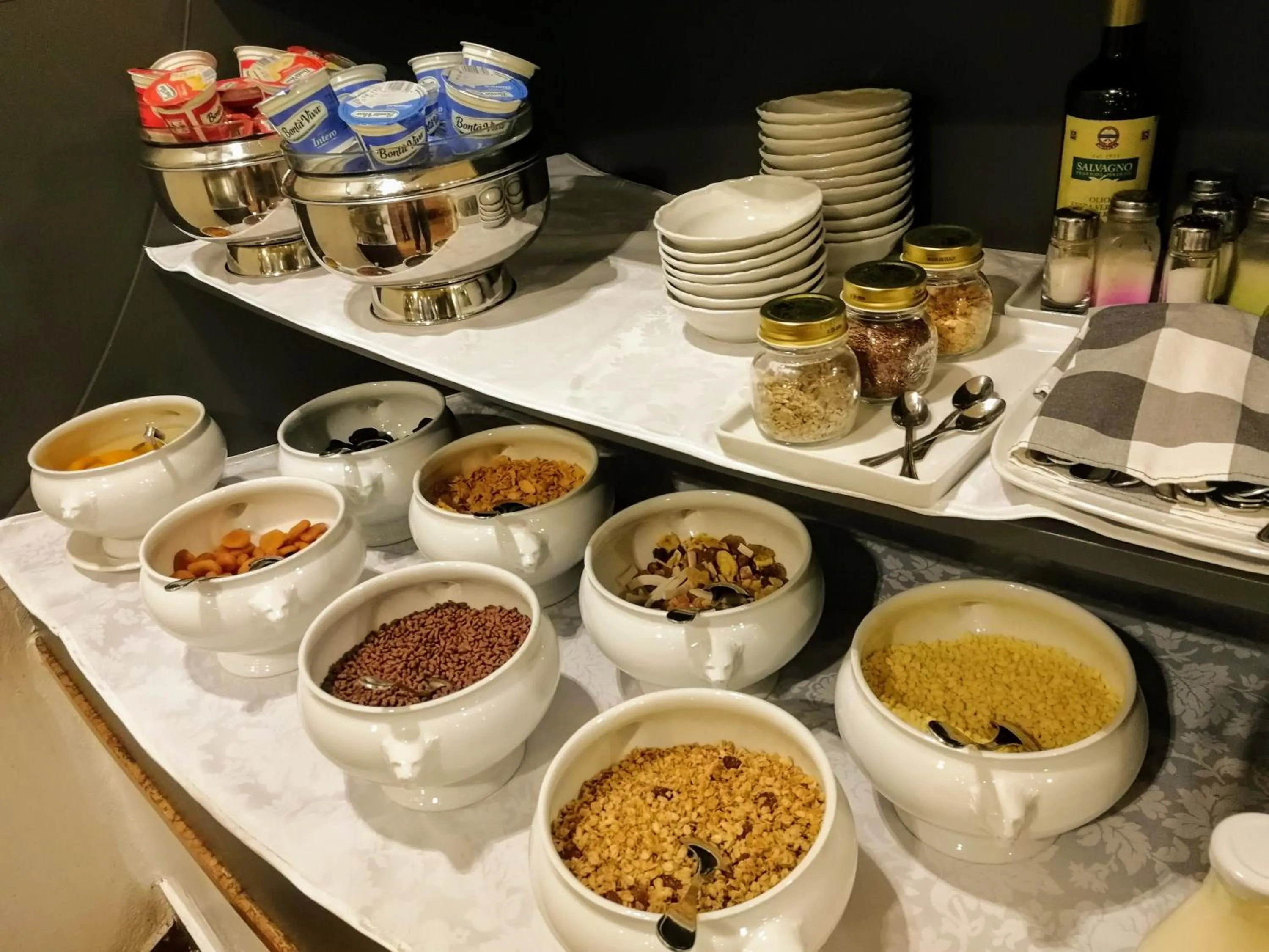 Buffet breakfast in Hotel Porta Palio