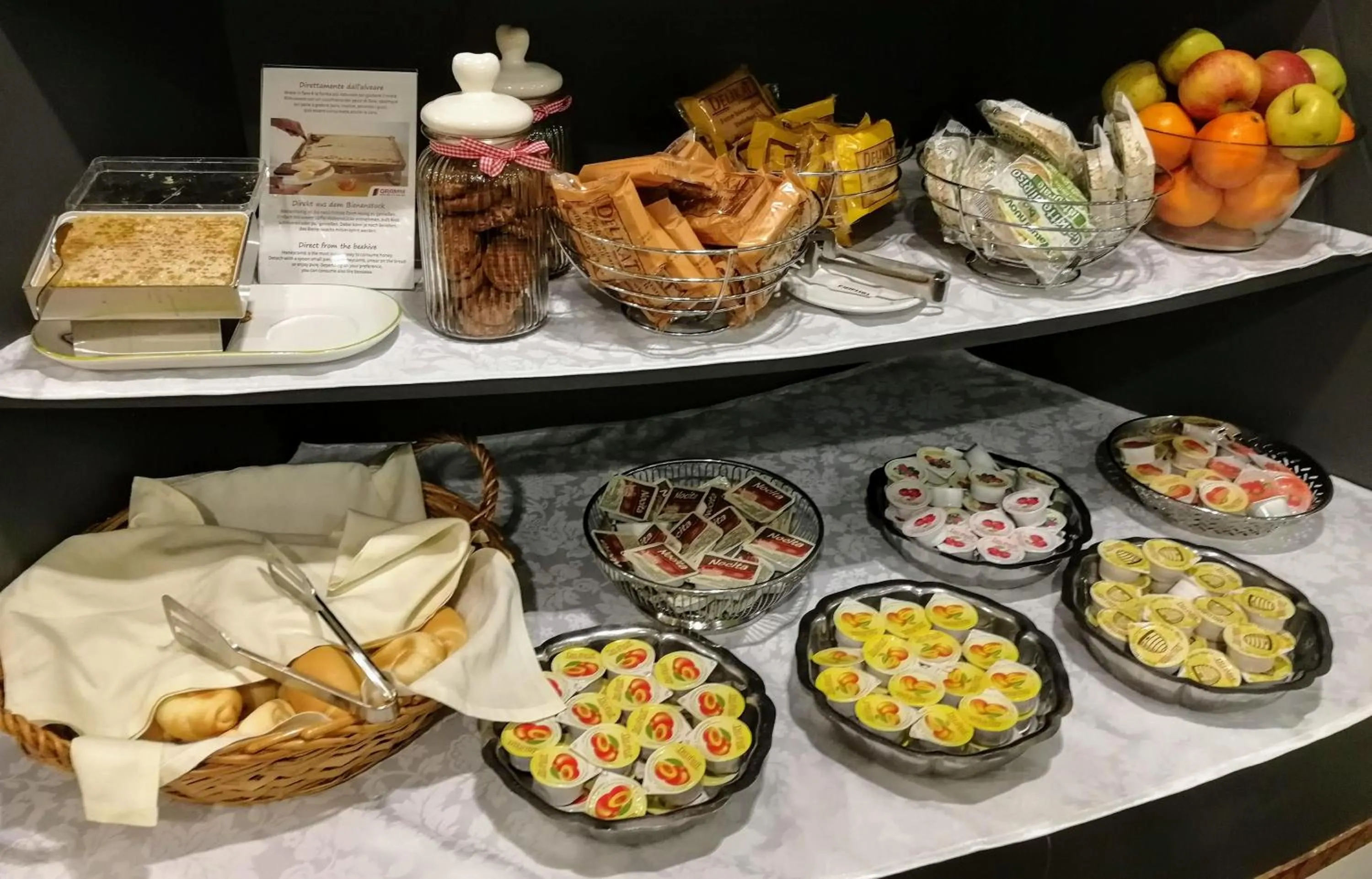 Buffet breakfast in Hotel Porta Palio
