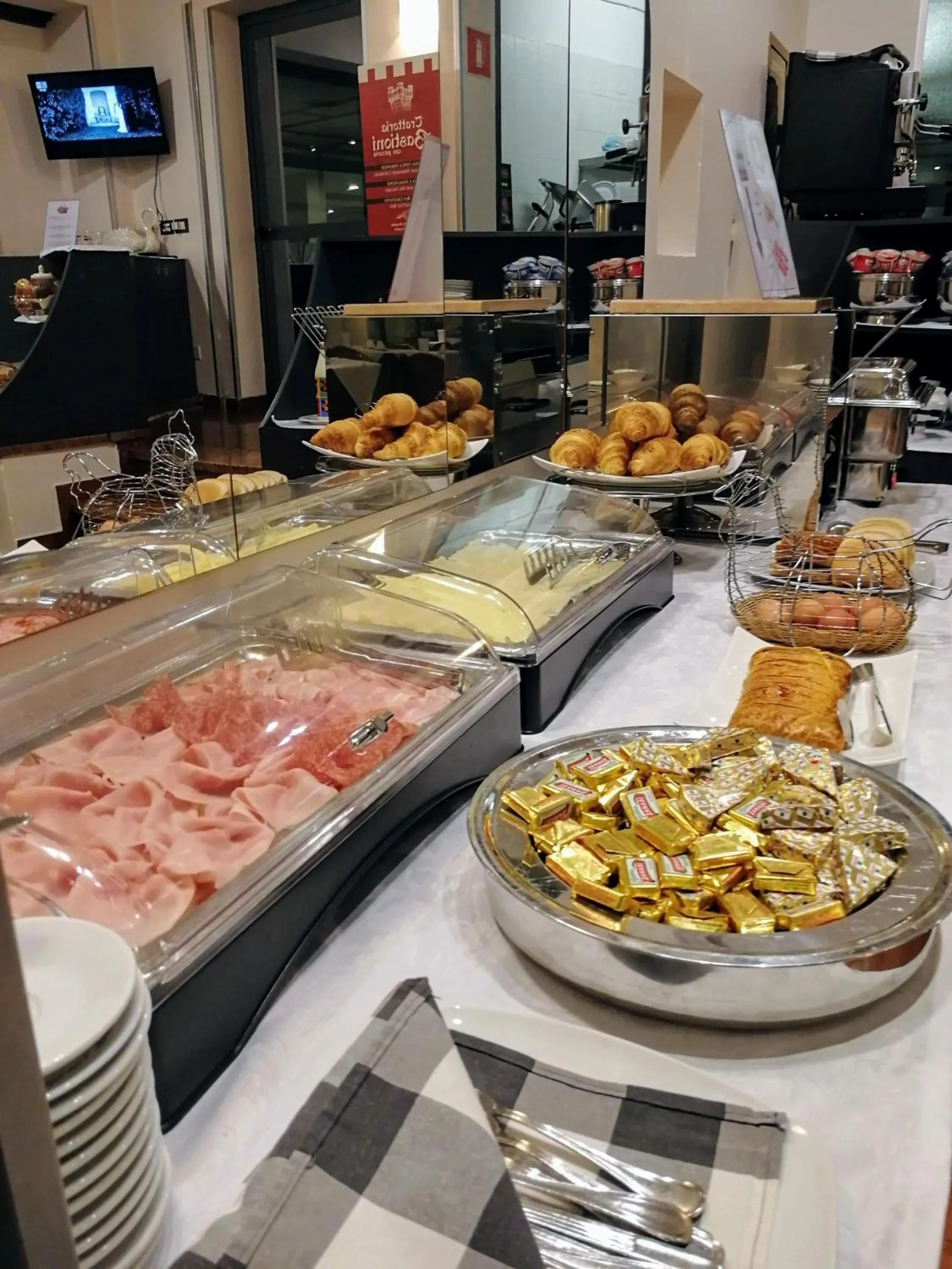 Buffet breakfast in Hotel Porta Palio
