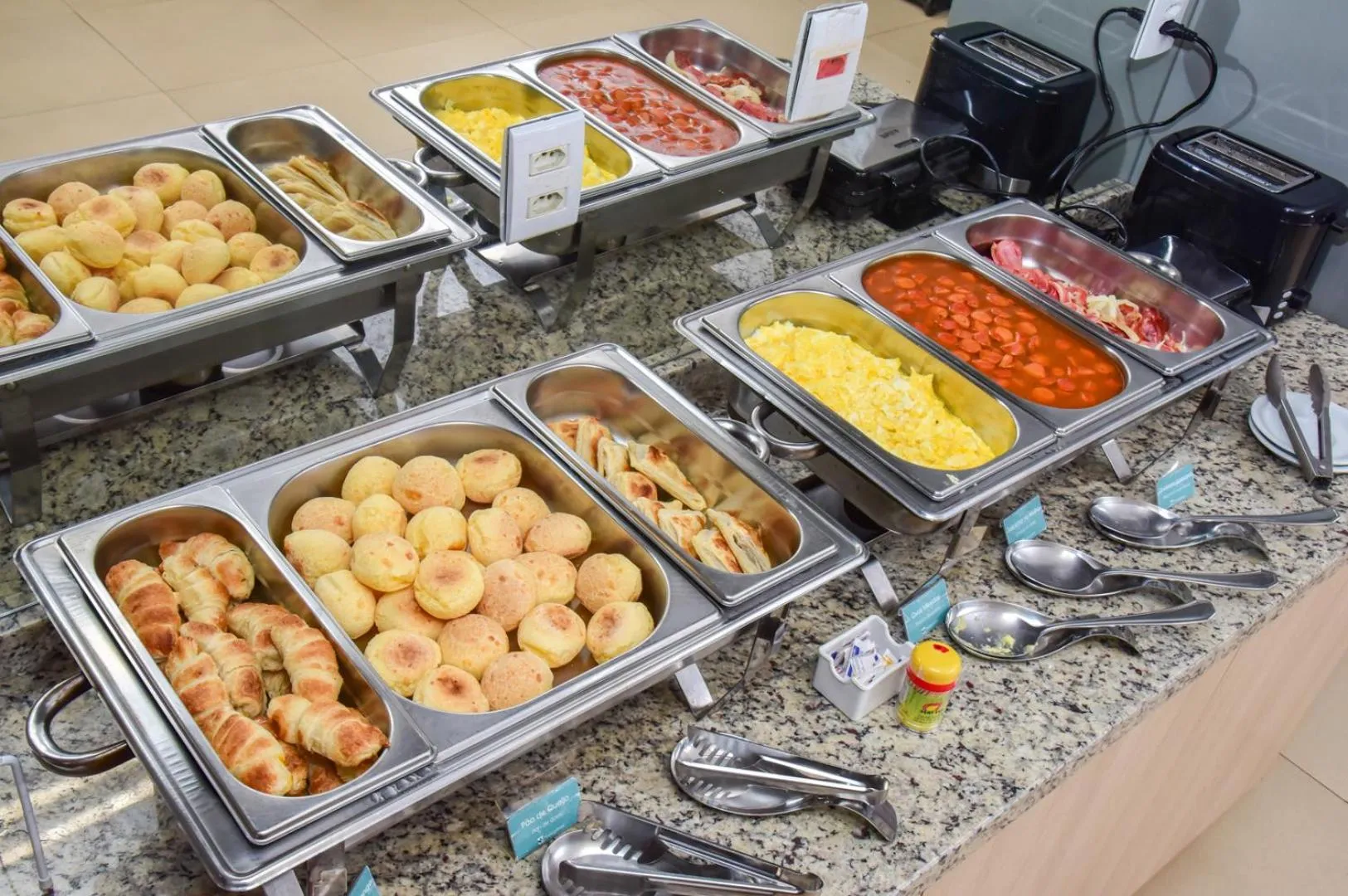 Breakfast in Hotel Plaza Garden