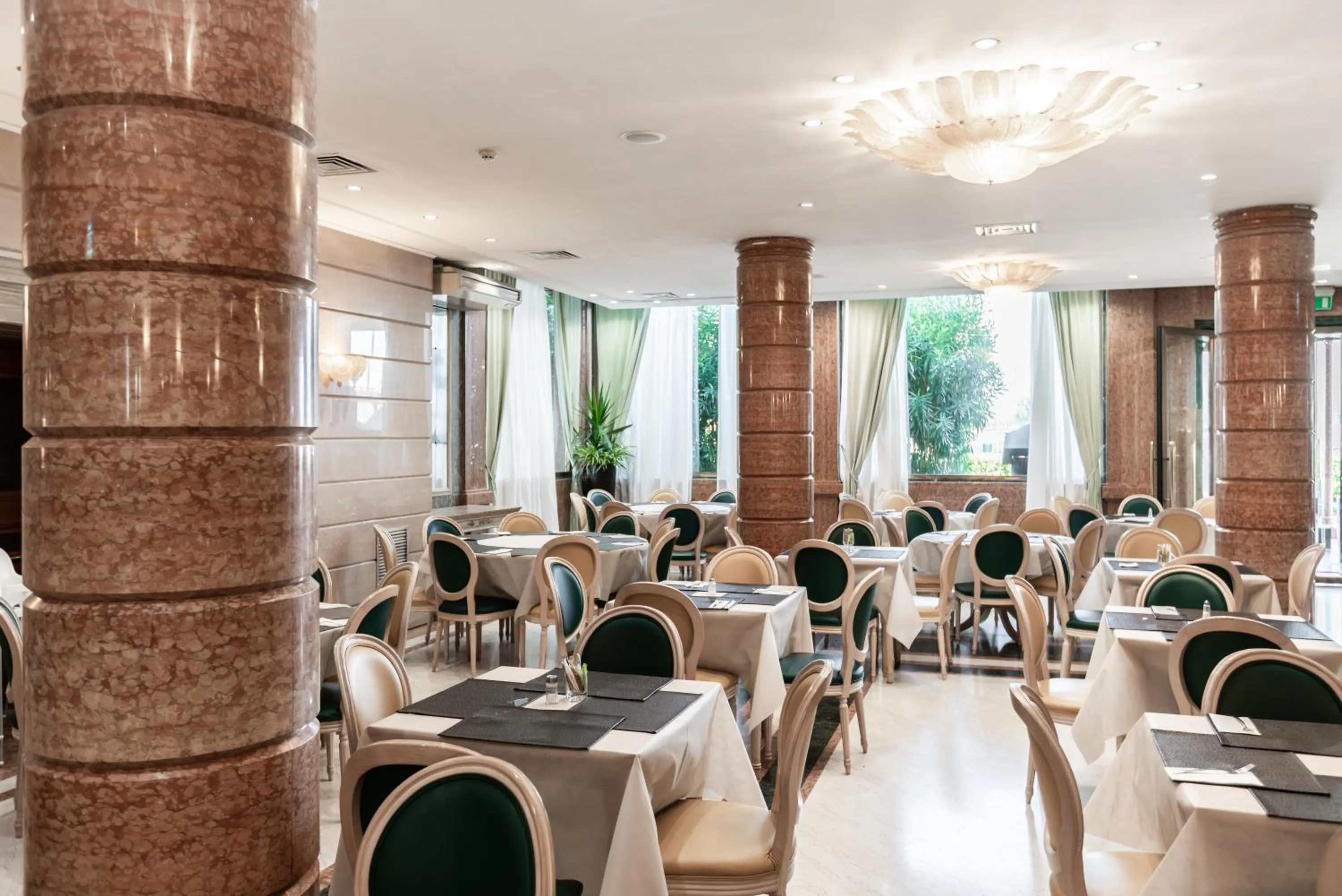 Restaurant/places to eat in Hotel Catullo