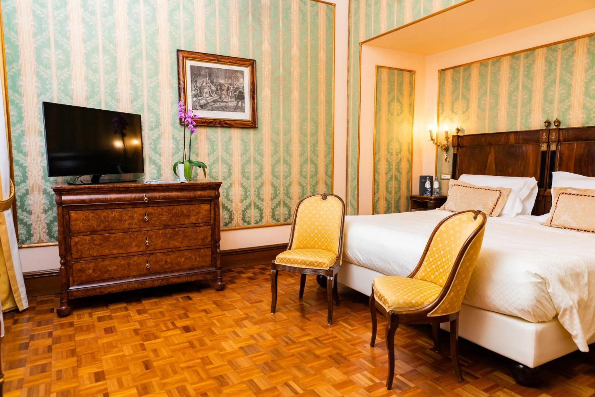 Bedroom, Bed in Due Torri Hotel