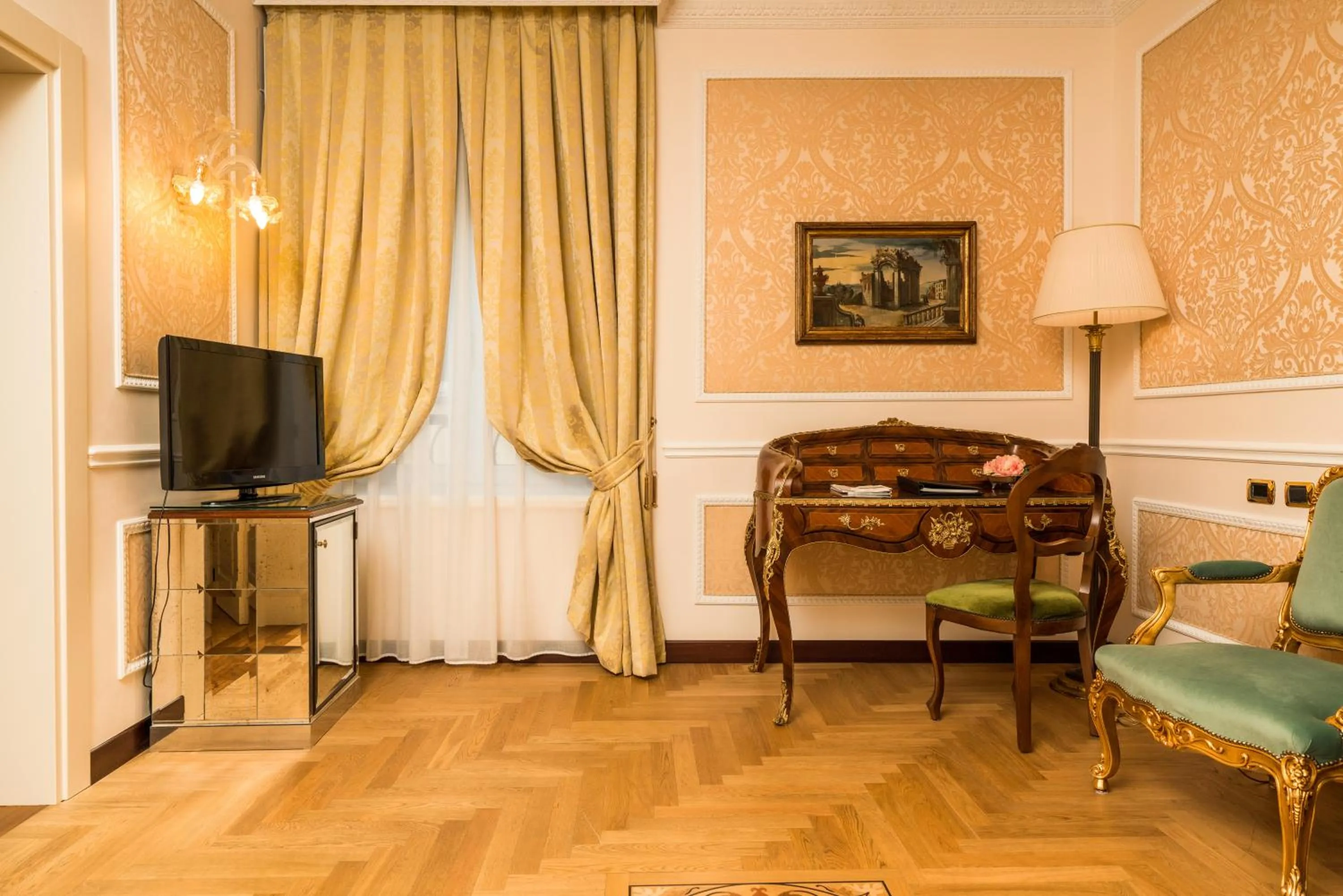 Living room in Hotel Bernini Palace