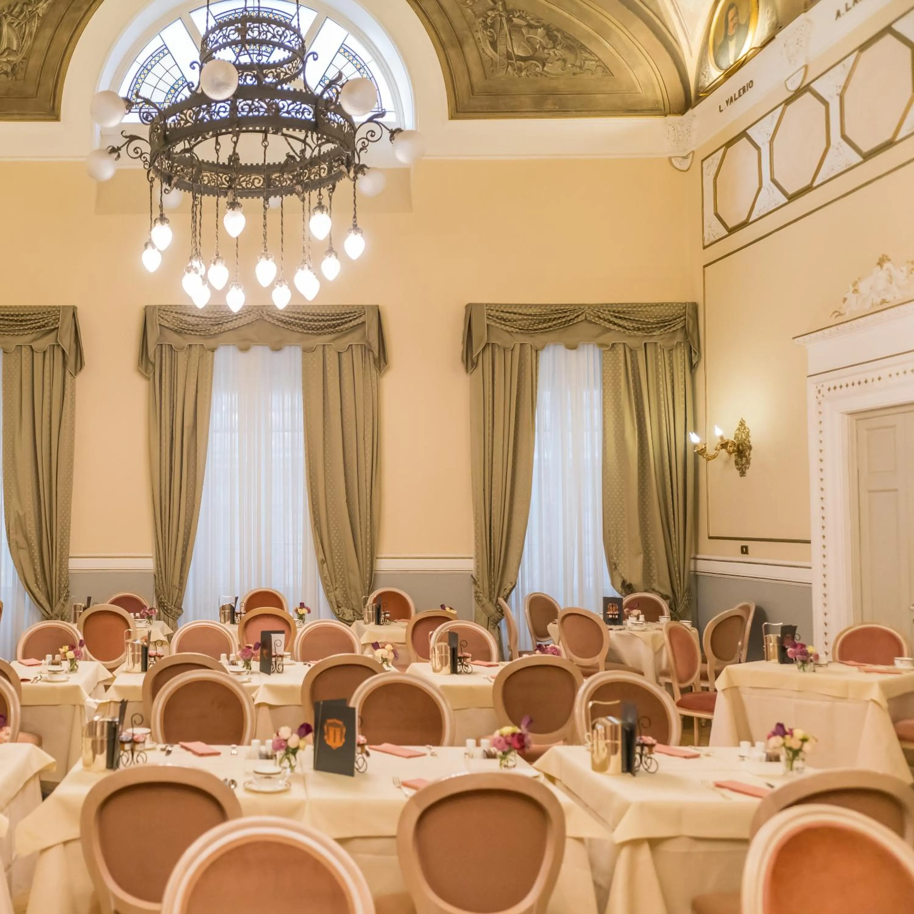 Restaurant/places to eat in Hotel Bernini Palace