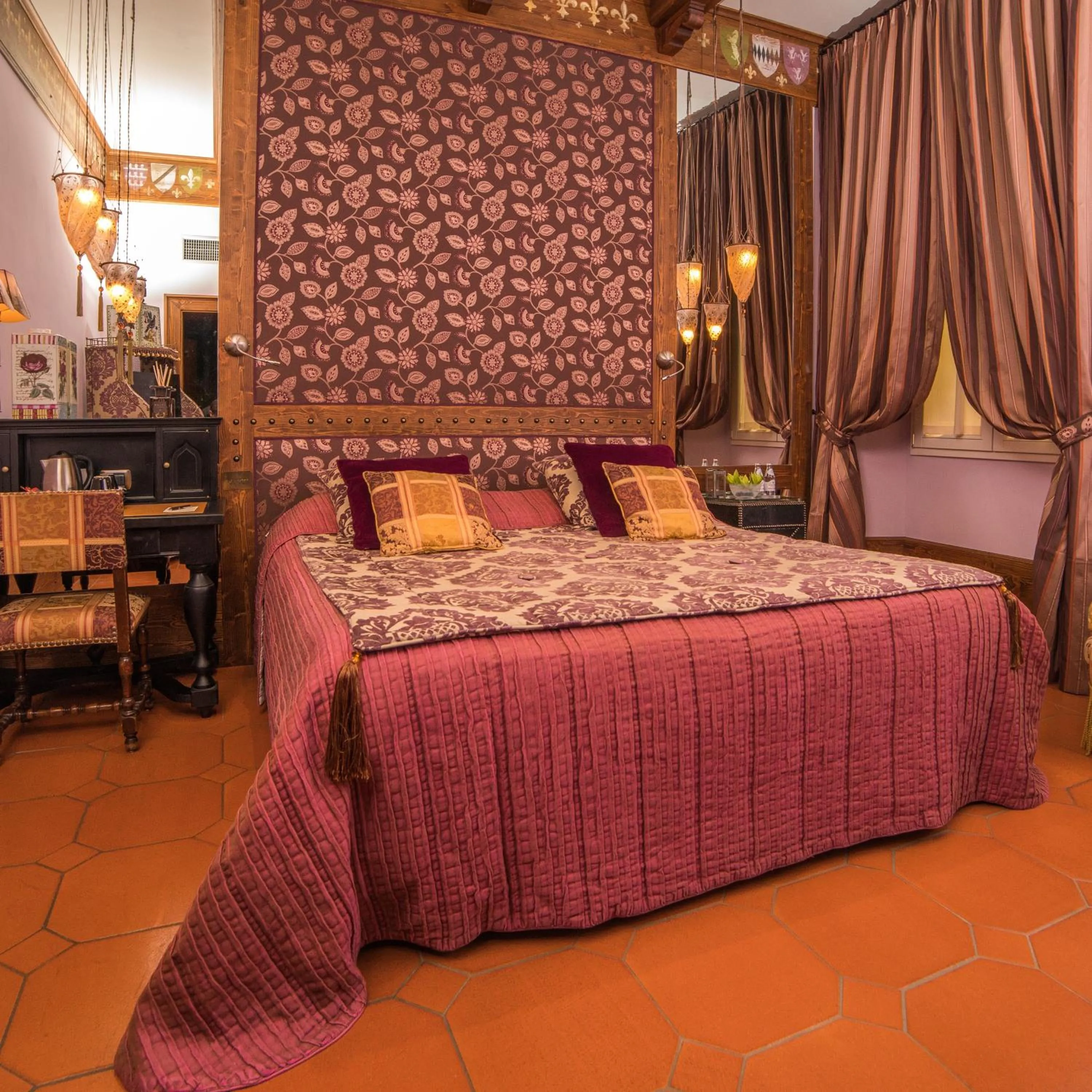 Bedroom, Bed in Hotel Bernini Palace