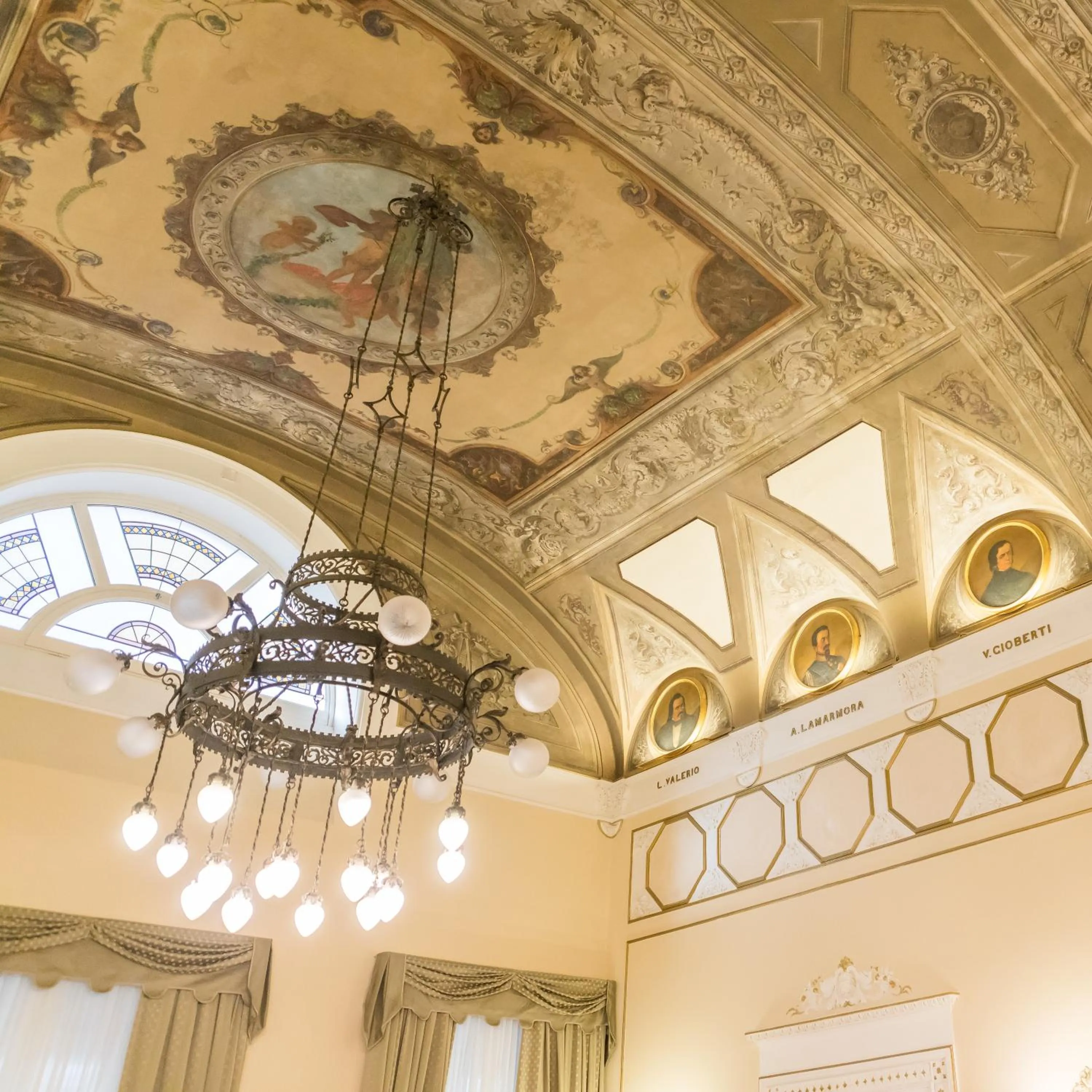 Restaurant/places to eat in Hotel Bernini Palace