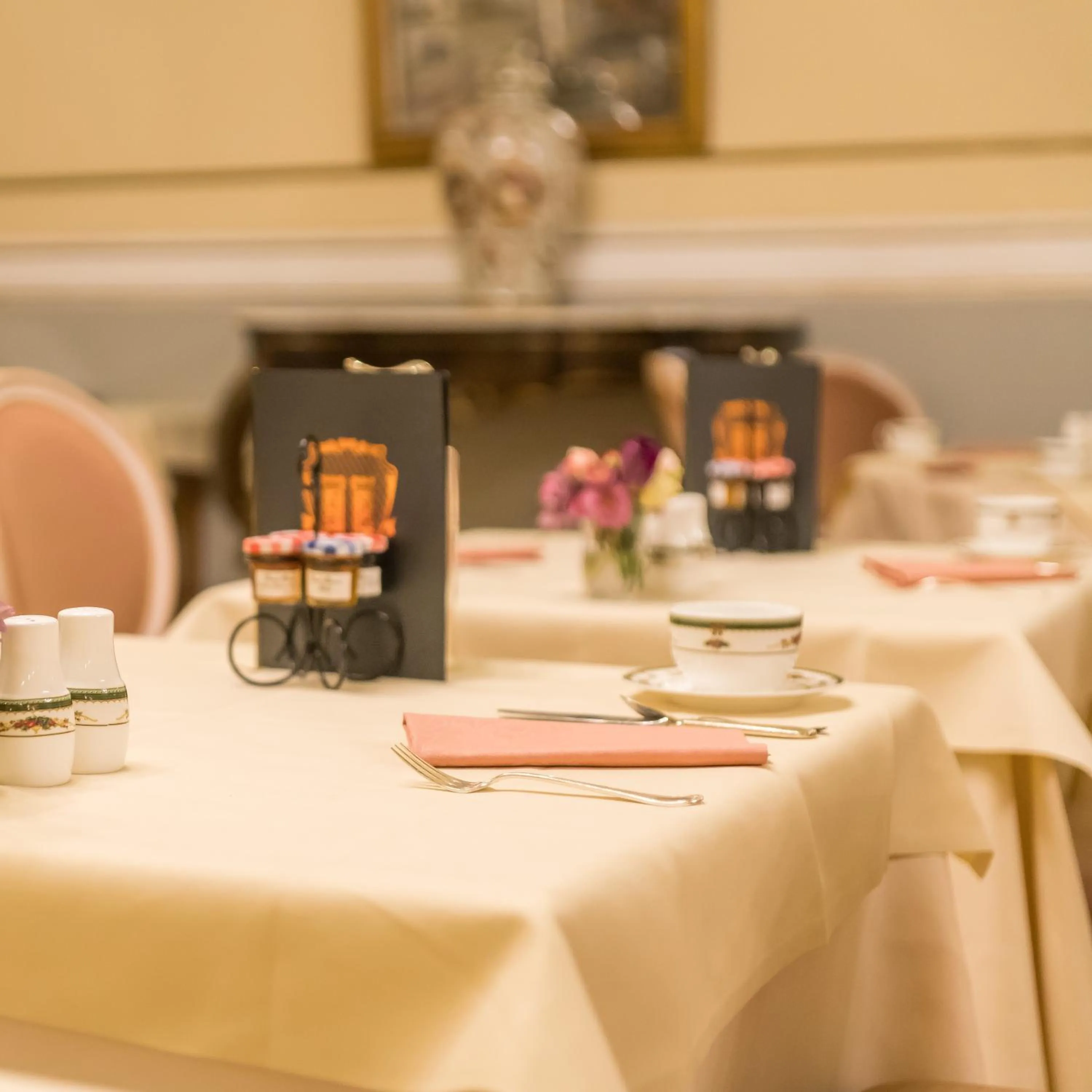 Restaurant/places to eat in Hotel Bernini Palace