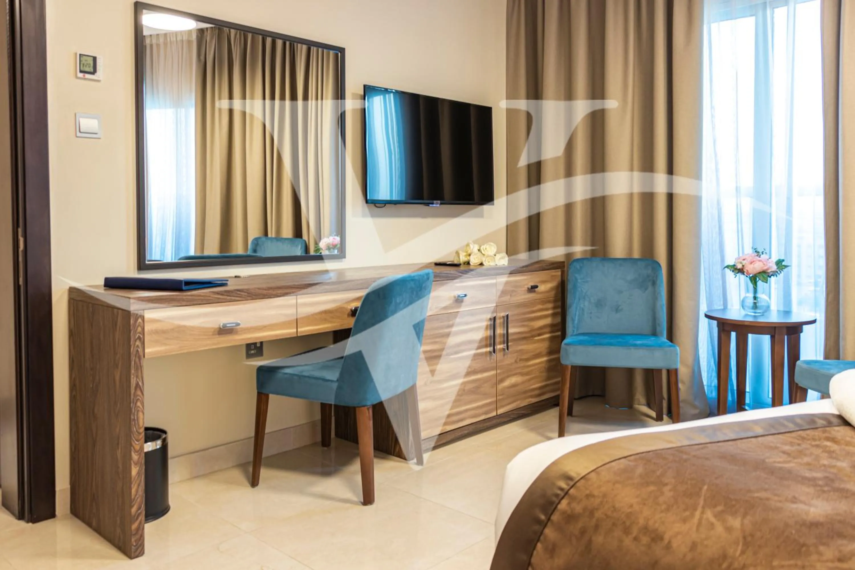 Communal lounge/ TV room, Bed in Viola Hotel Apartments