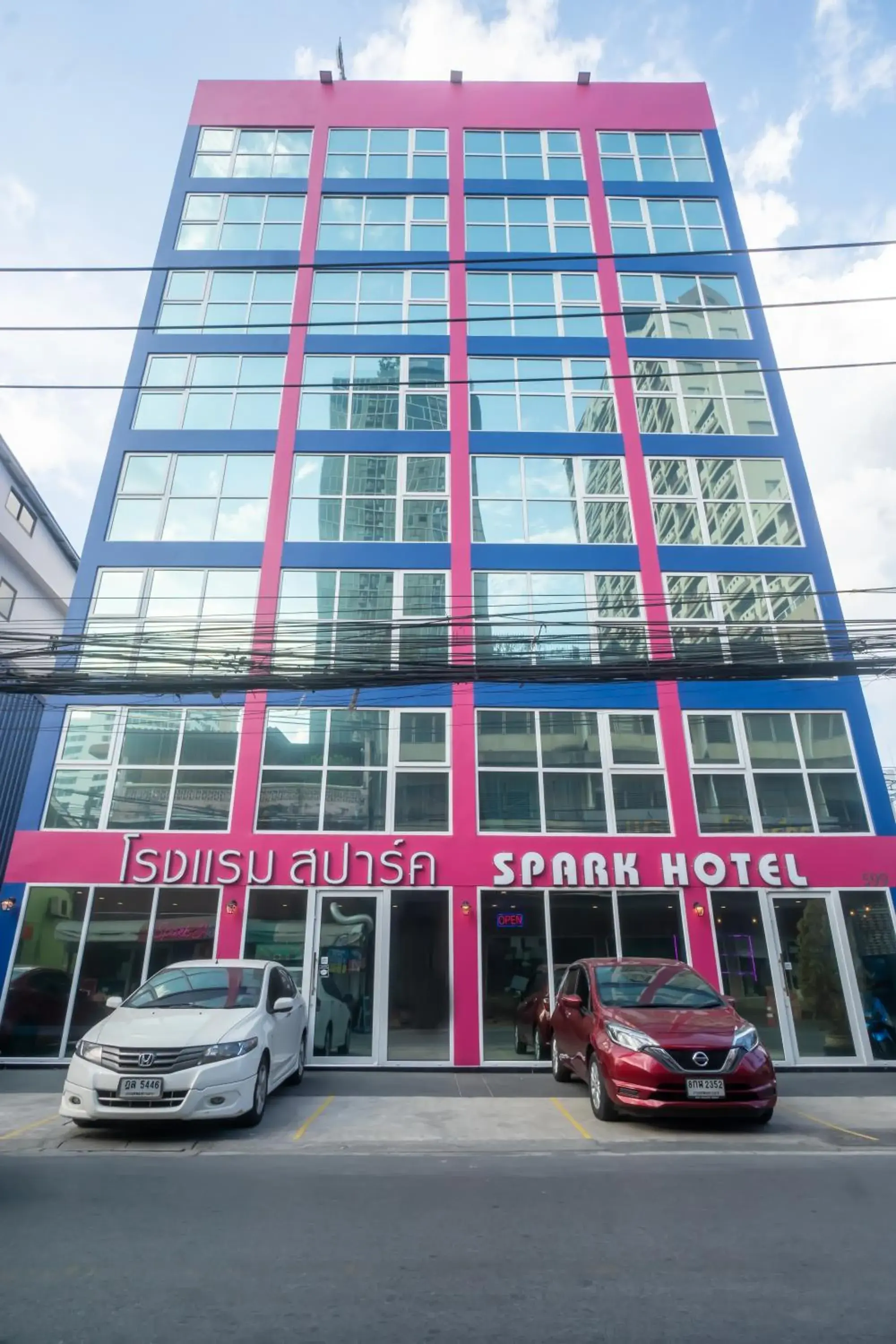 Property building in Spark Hotel - MRT Queen Sirikit - SHA Extra Plus Certified Property building in Spark Hotel - MRT Queen Sirikit - SHA Extra Plus Certified
