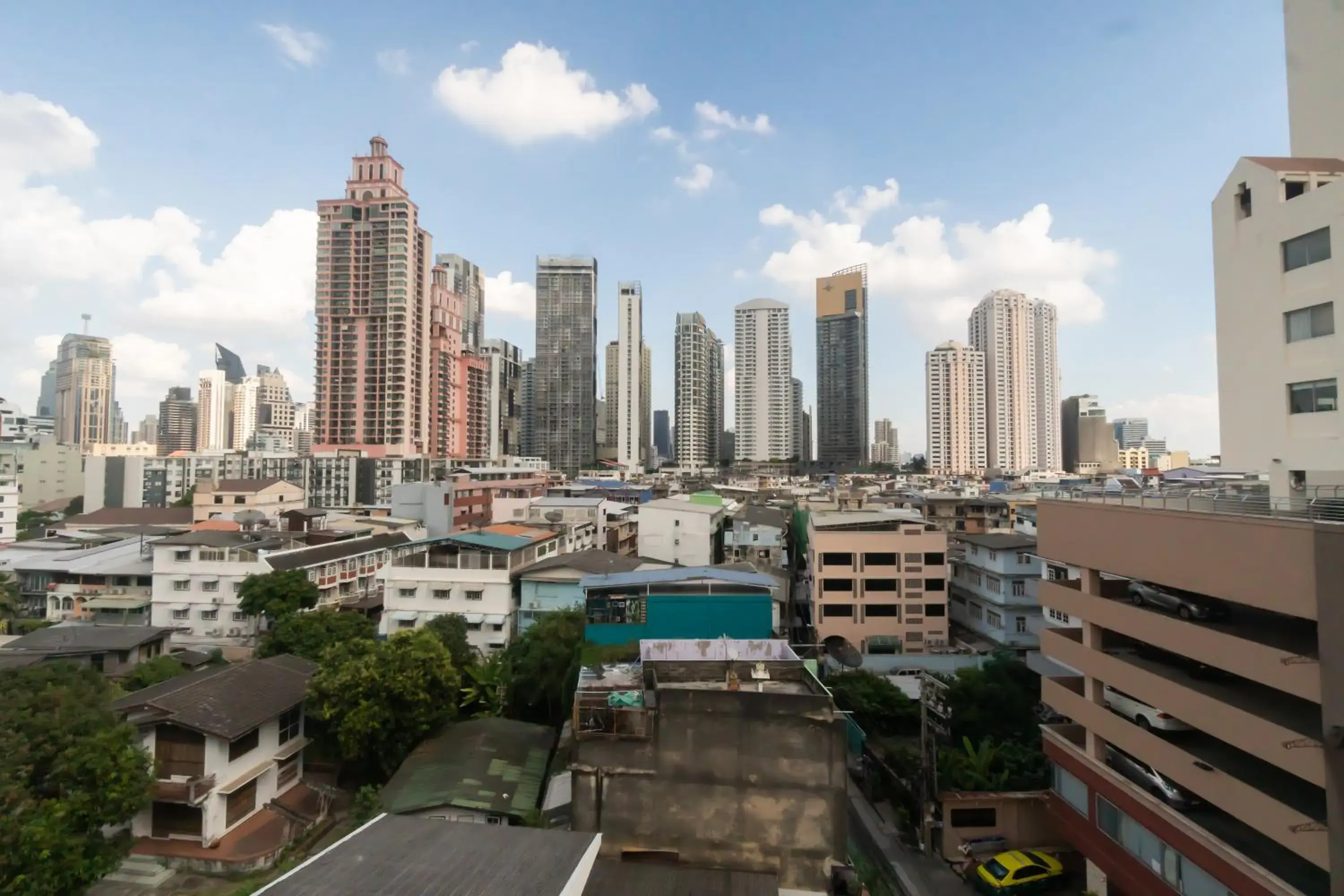 City view in Spark Hotel - MRT Queen Sirikit - SHA Extra Plus Certified City view in Spark Hotel - MRT Queen Sirikit - SHA Extra Plus Certified