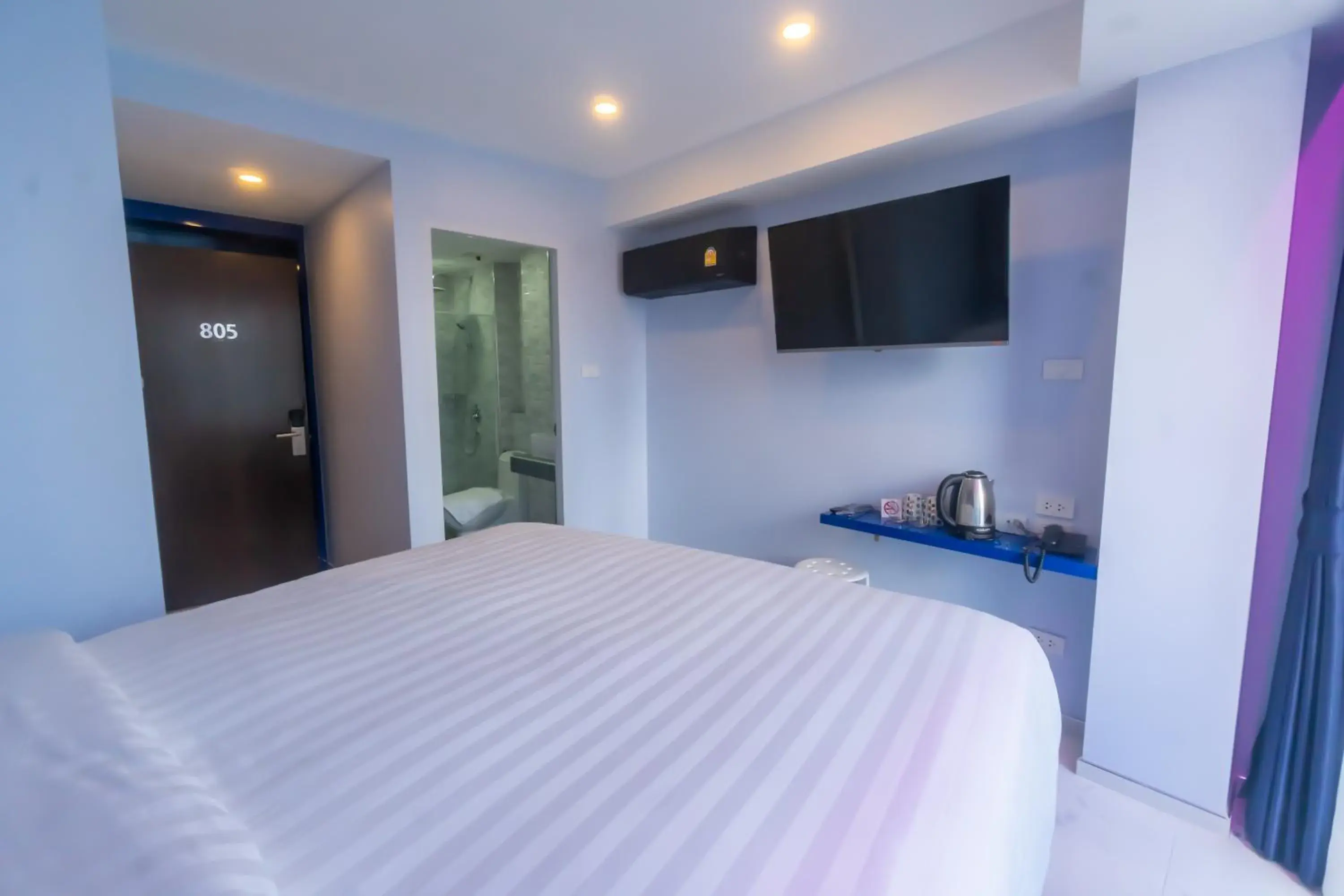 TV and multimedia, Bed in Spark Hotel - MRT Queen Sirikit - SHA Extra Plus Certified TV and multimedia, Bed in Spark Hotel - MRT Queen Sirikit - SHA Extra Plus Certified
