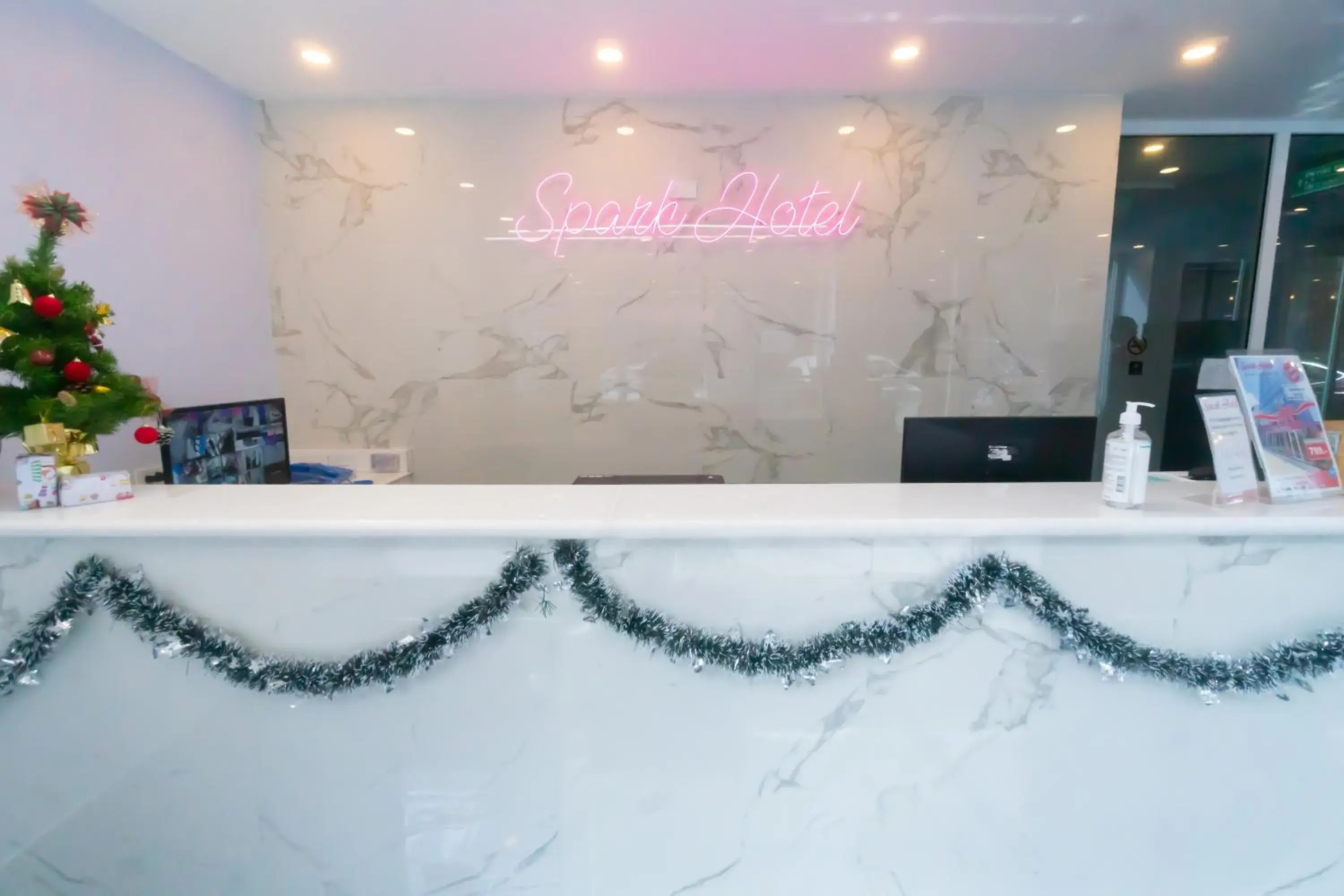 Lobby or reception in Spark Hotel - MRT Queen Sirikit - SHA Extra Plus Certified Lobby or reception in Spark Hotel - MRT Queen Sirikit - SHA Extra Plus Certified