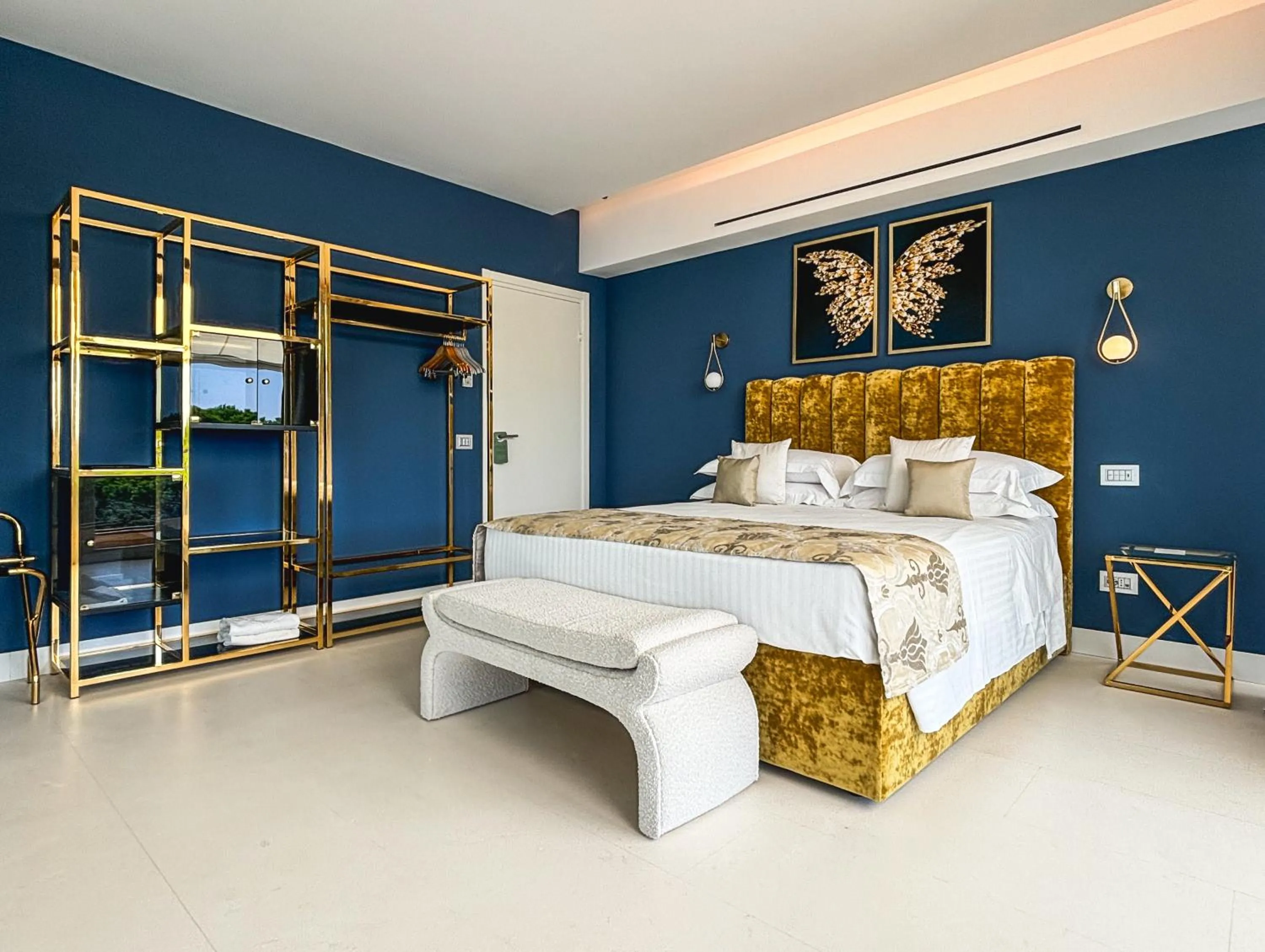 Bedroom, Bed in Cala del Porto Punta Ala - Preferred Hotels