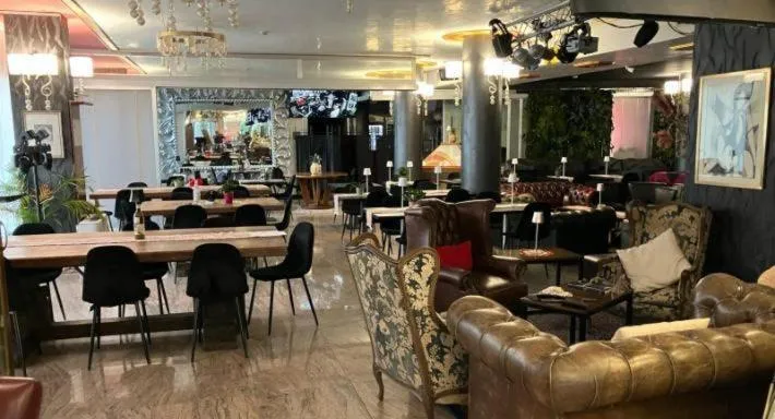 EGO' Residence Ferrara & City Center Apartment