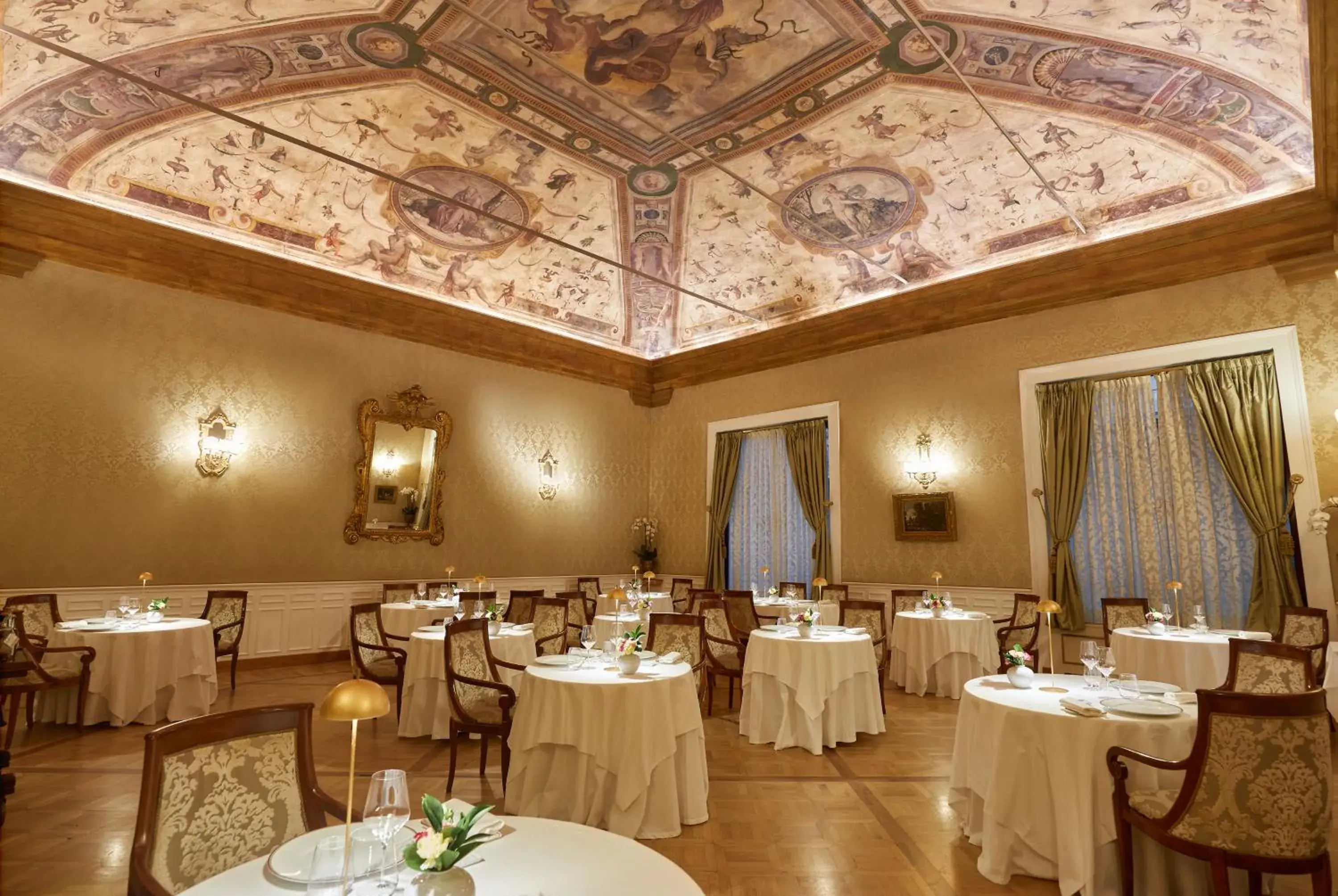Restaurant/places to eat in Grand Hotel Majestic gia' Baglioni Restaurant/places to eat in Grand Hotel Majestic gia' Baglioni
