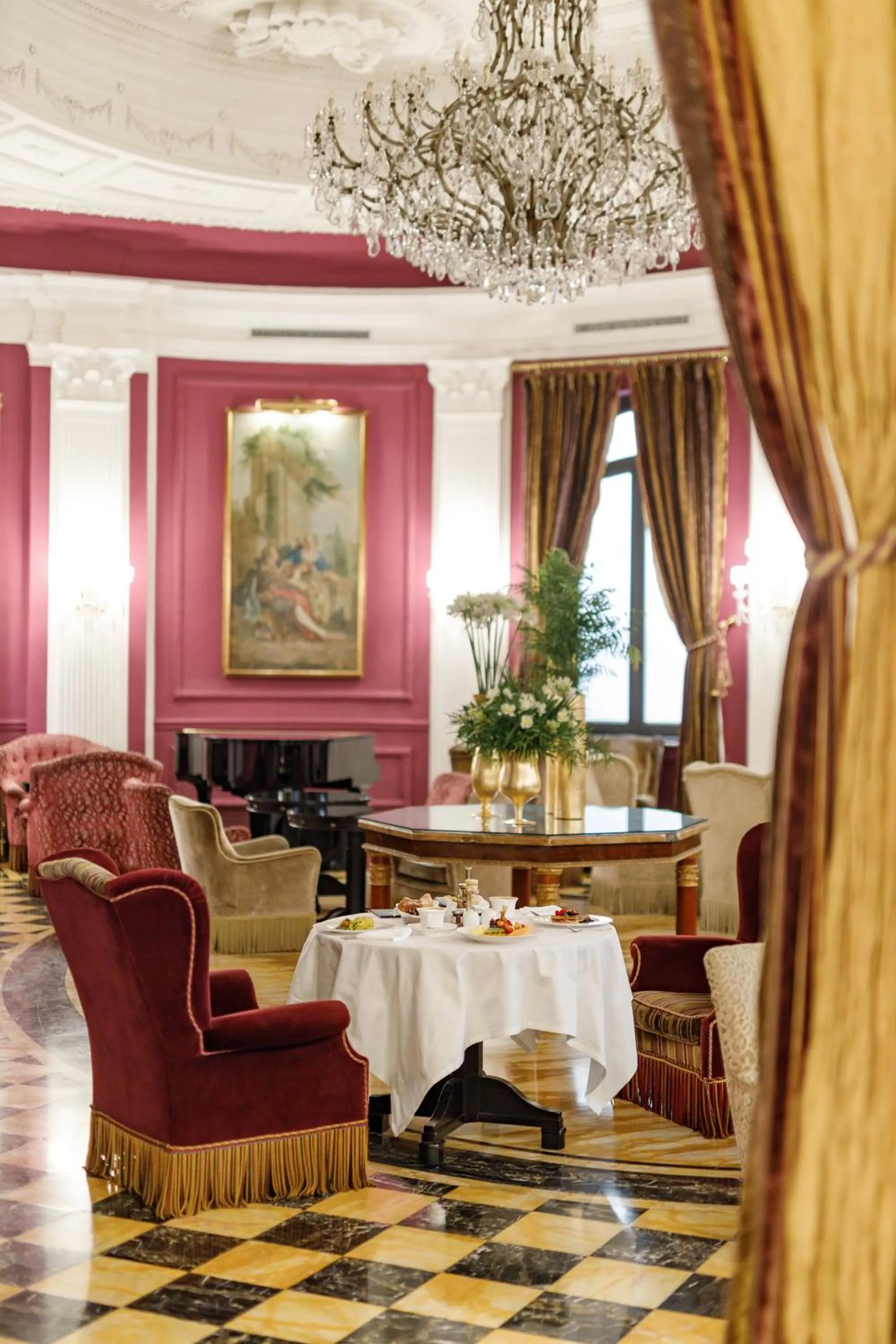 Restaurant/places to eat in Baglioni Hotel Regina - The Leading Hotels of the World