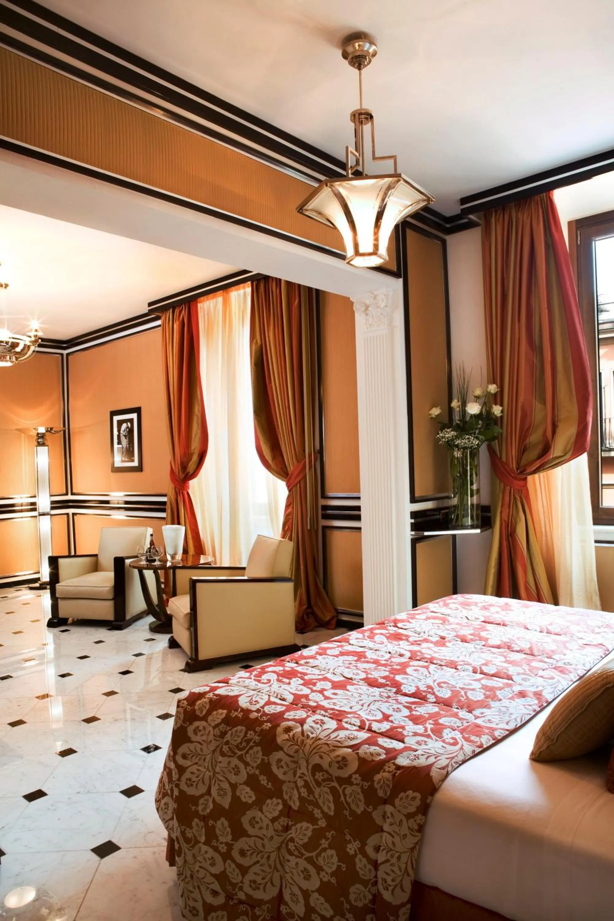 Photo of the whole room, Bed in Baglioni Hotel Regina - The Leading Hotels of the World
