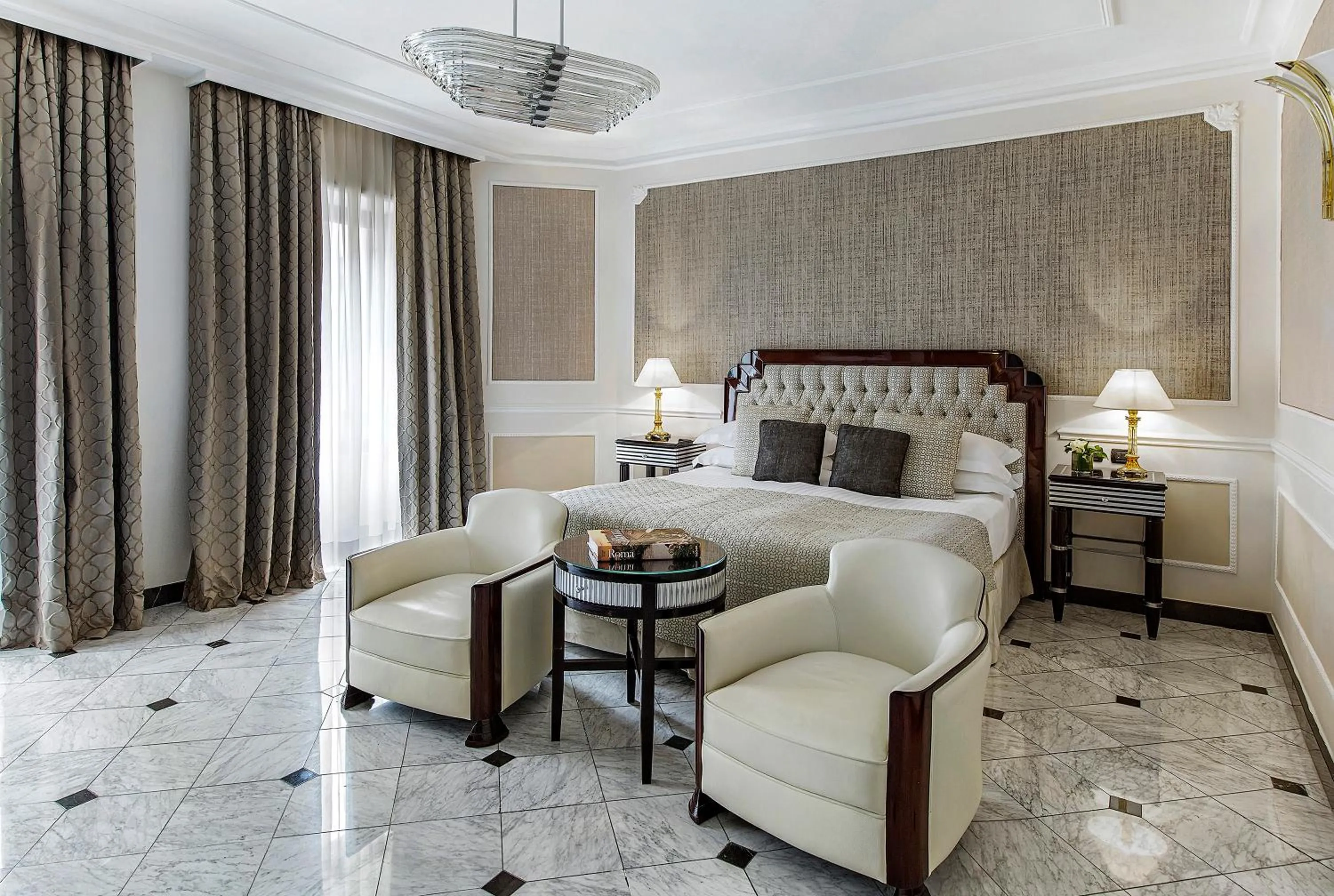 Bed in Baglioni Hotel Regina - The Leading Hotels of the World