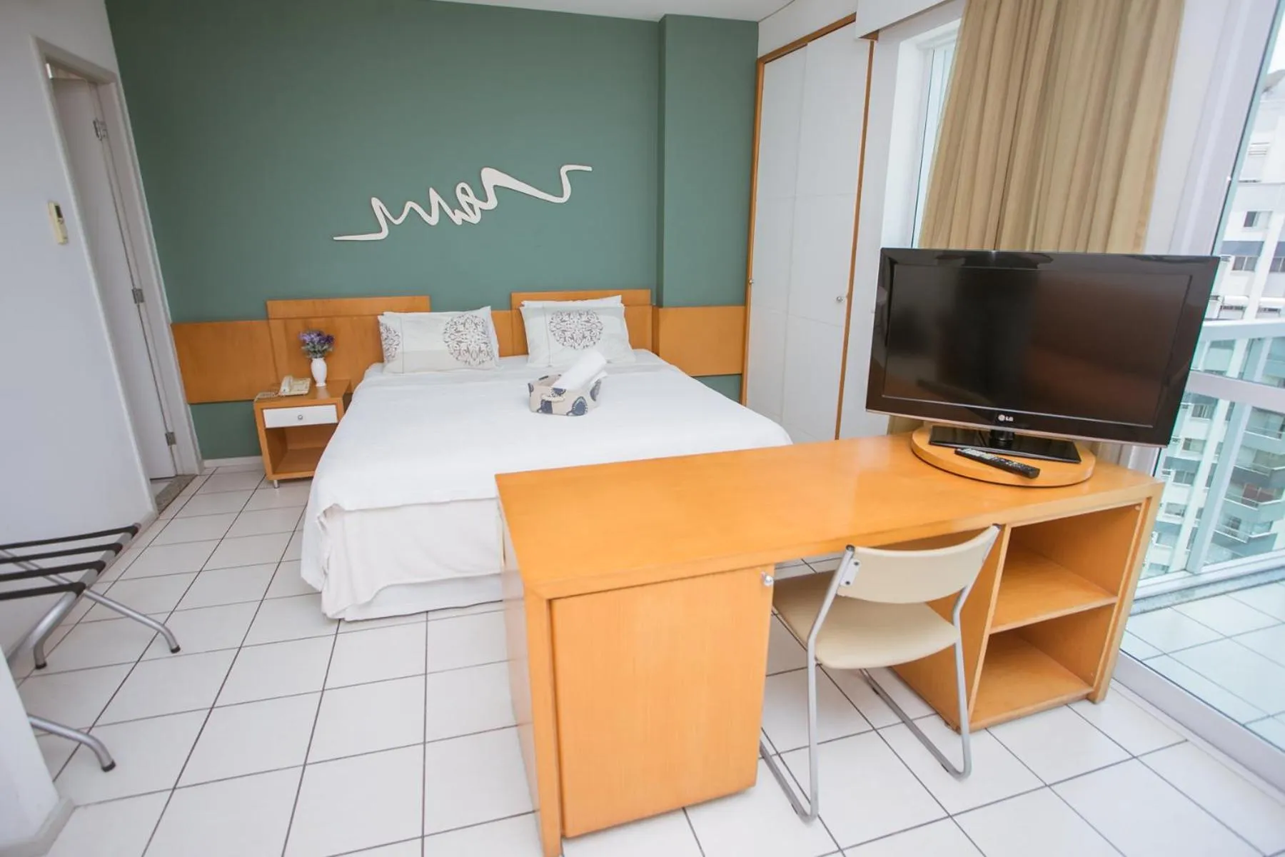 Bed in Praia do Canto Apart Hotel