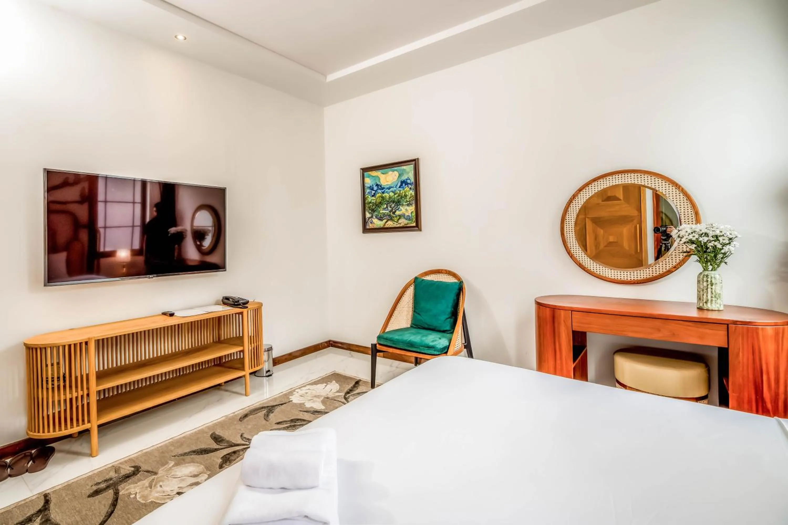 TV and multimedia in FREE AIRPORT - MISAKI Hotel by SAZI