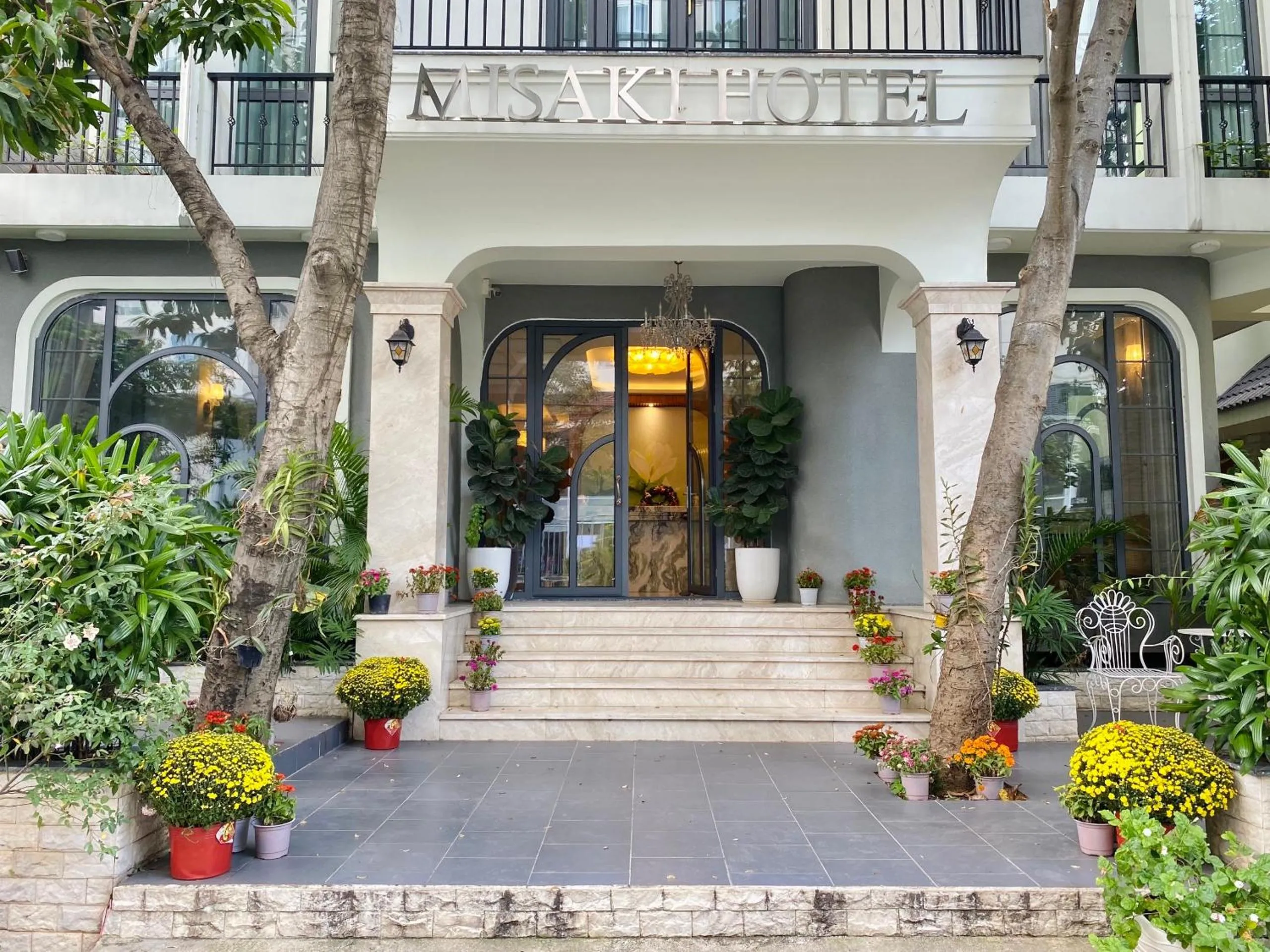 Facade/entrance in FREE AIRPORT - MISAKI Hotel by SAZI