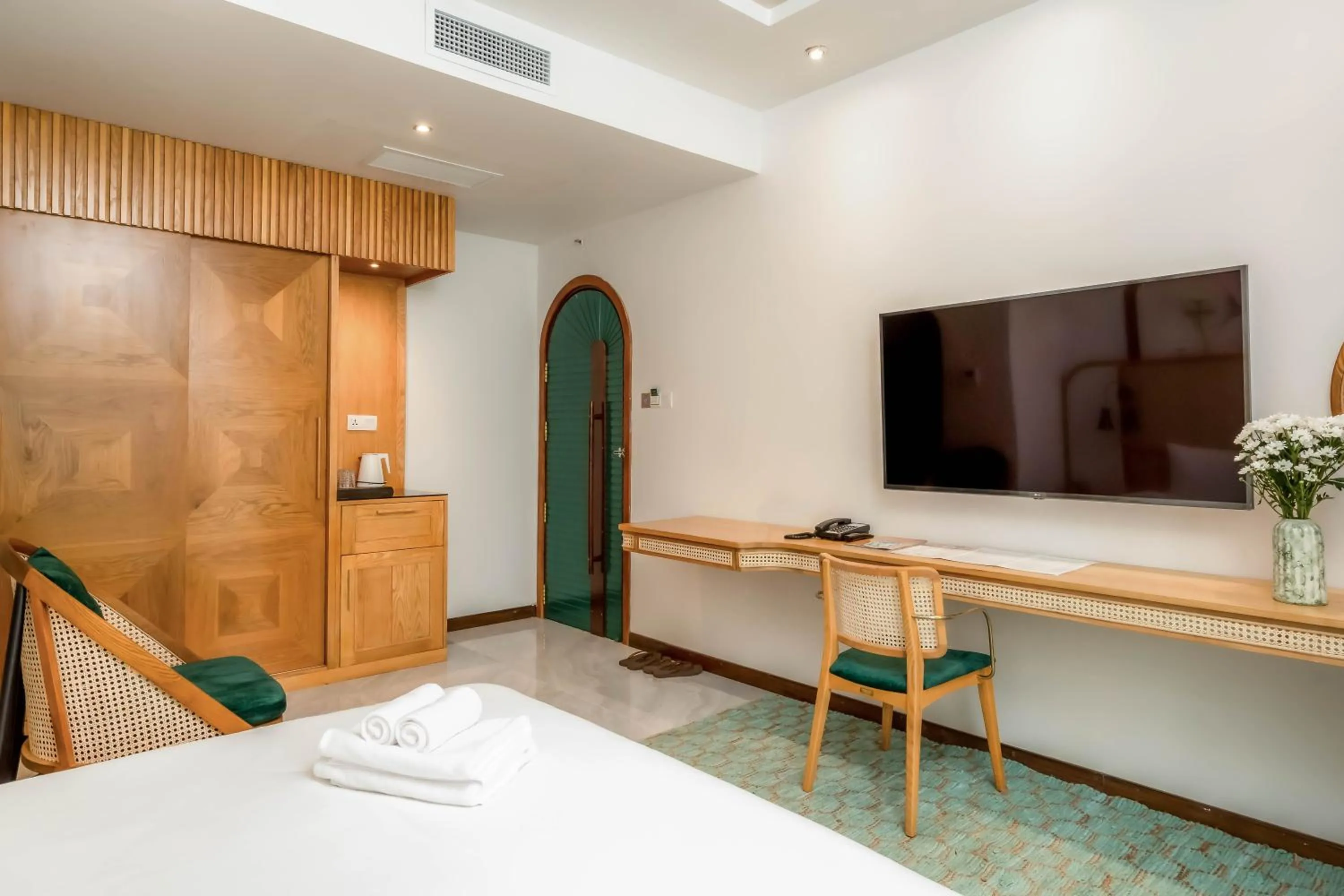 TV and multimedia in FREE AIRPORT - MISAKI Hotel by SAZI