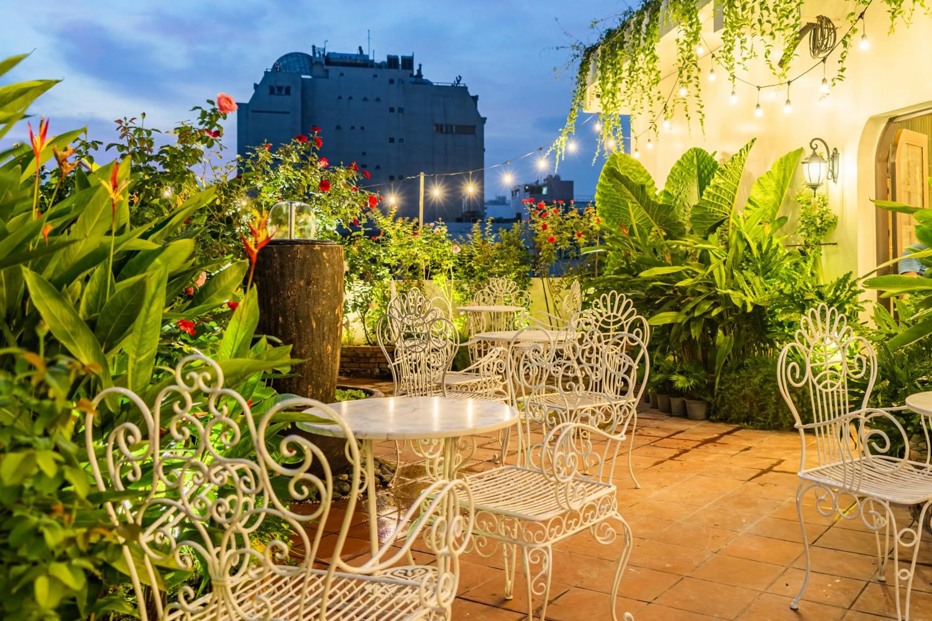 Garden in FREE AIRPORT - MISAKI Hotel by SAZI