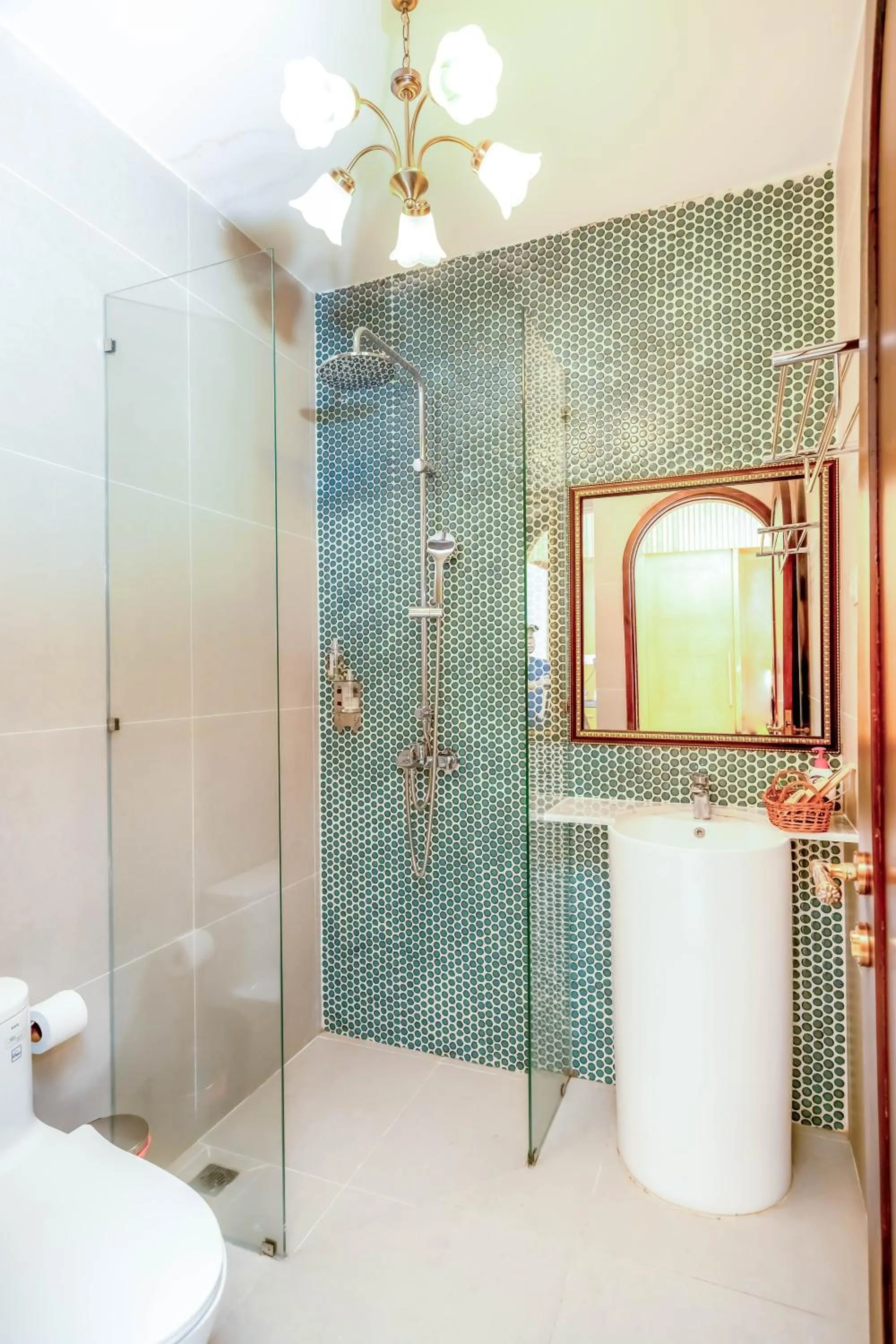 Shower in FREE AIRPORT - MISAKI Hotel by SAZI