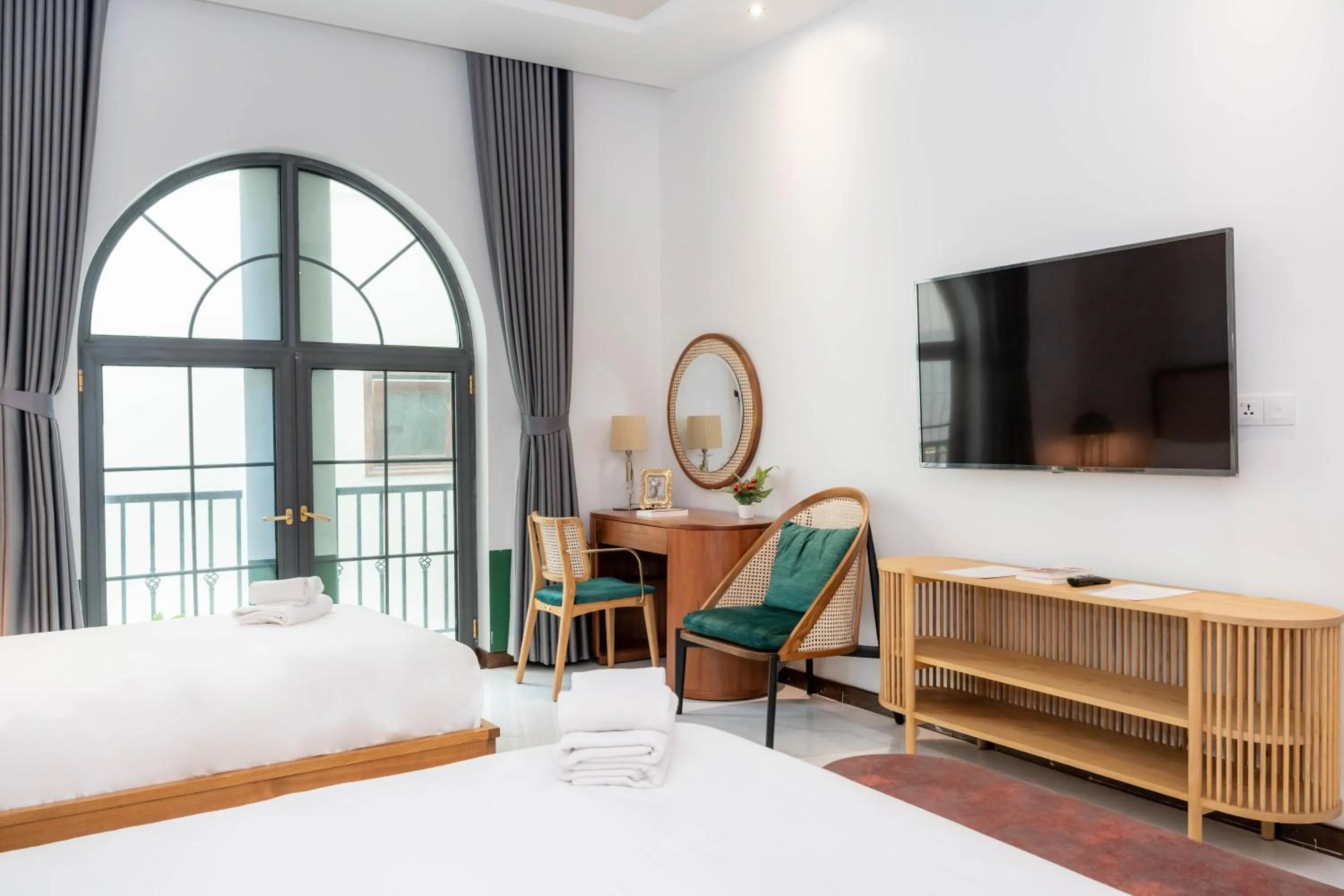 TV and multimedia in FREE AIRPORT - MISAKI Hotel by SAZI