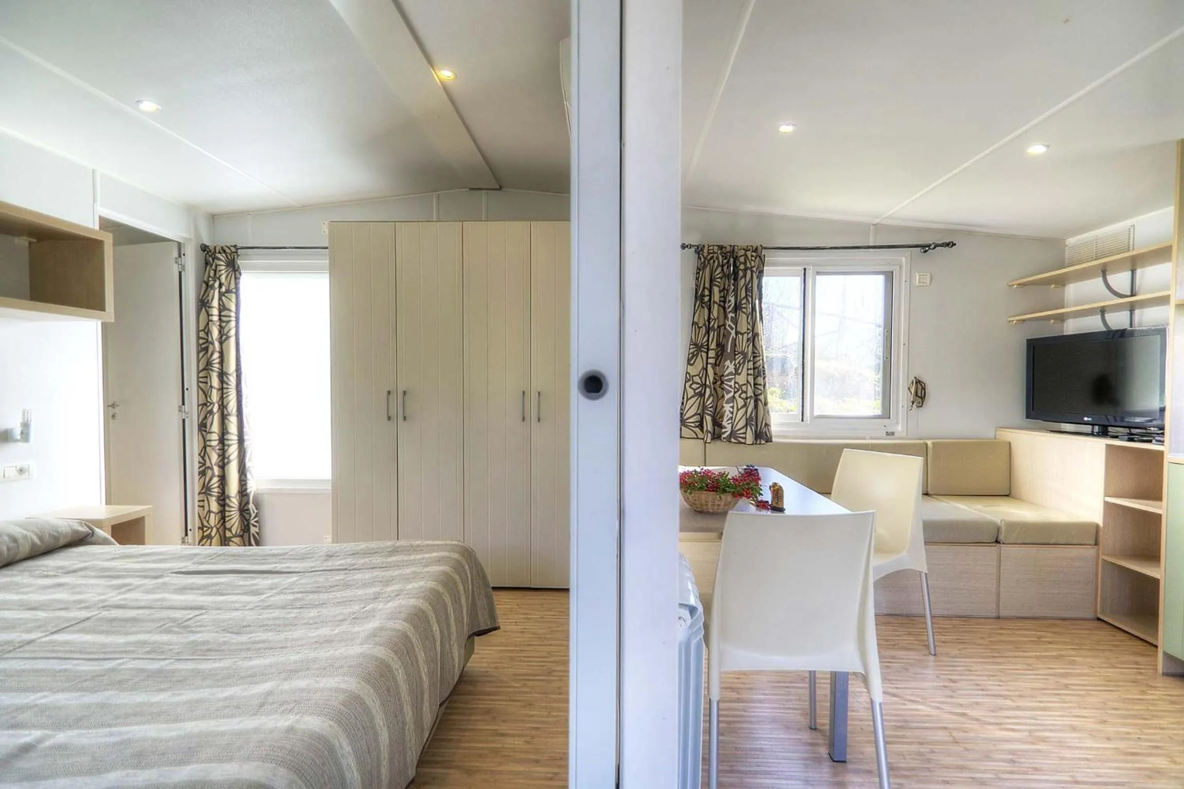 Day, Bed in Flaminio Village Bungalow Park