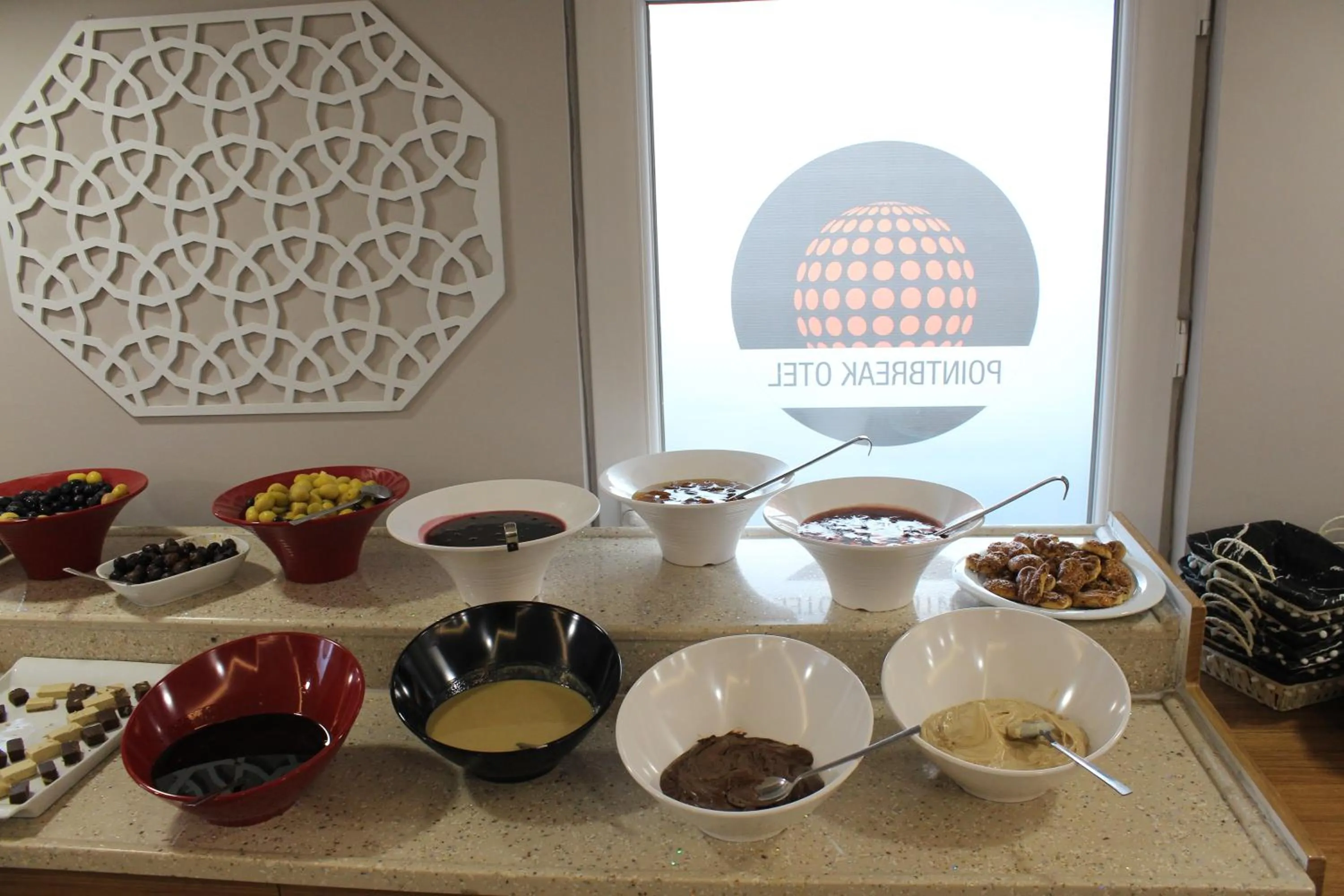 Restaurant/places to eat in POINTBREAK OTEL