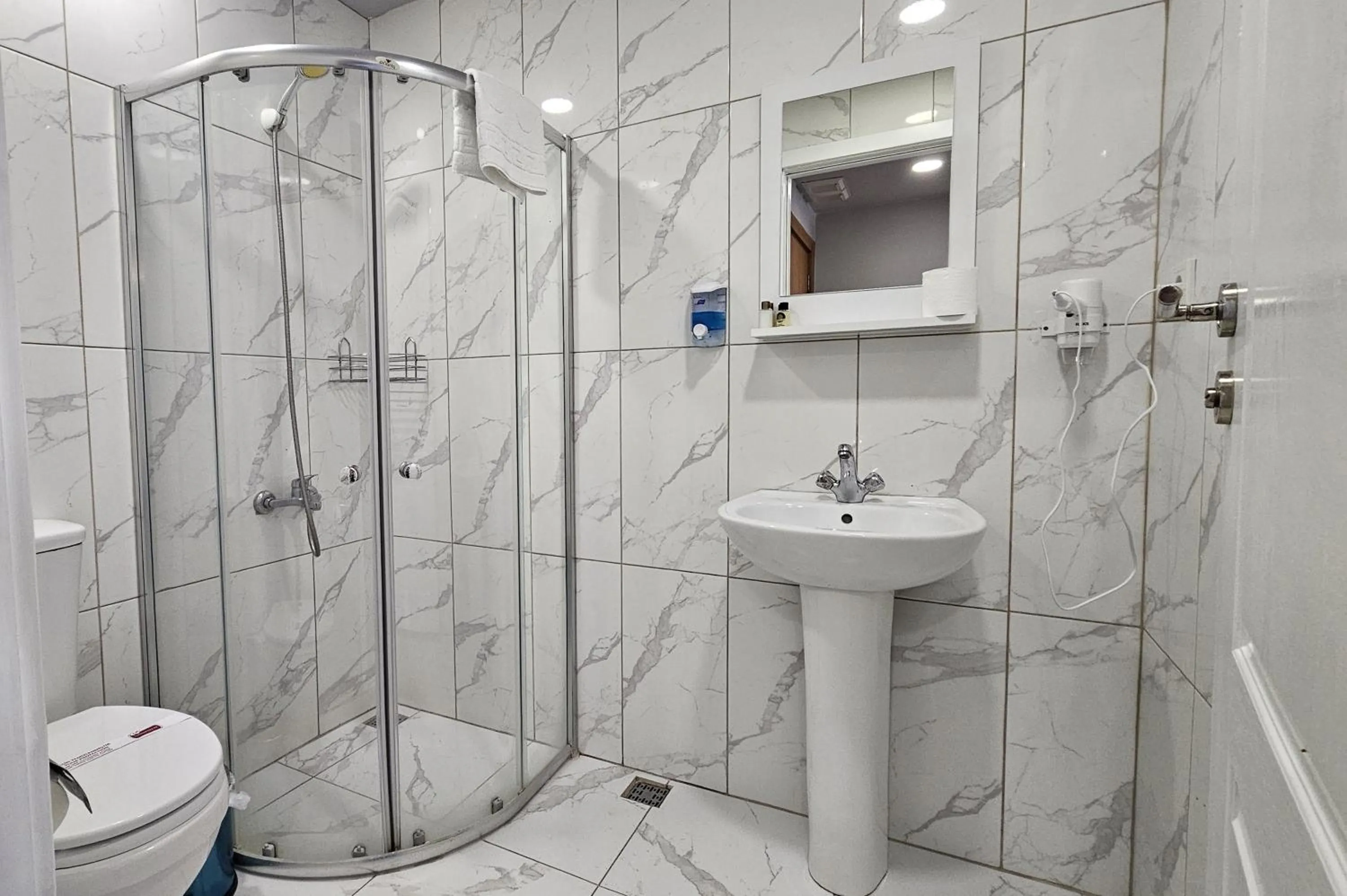 Shower in POINTBREAK OTEL