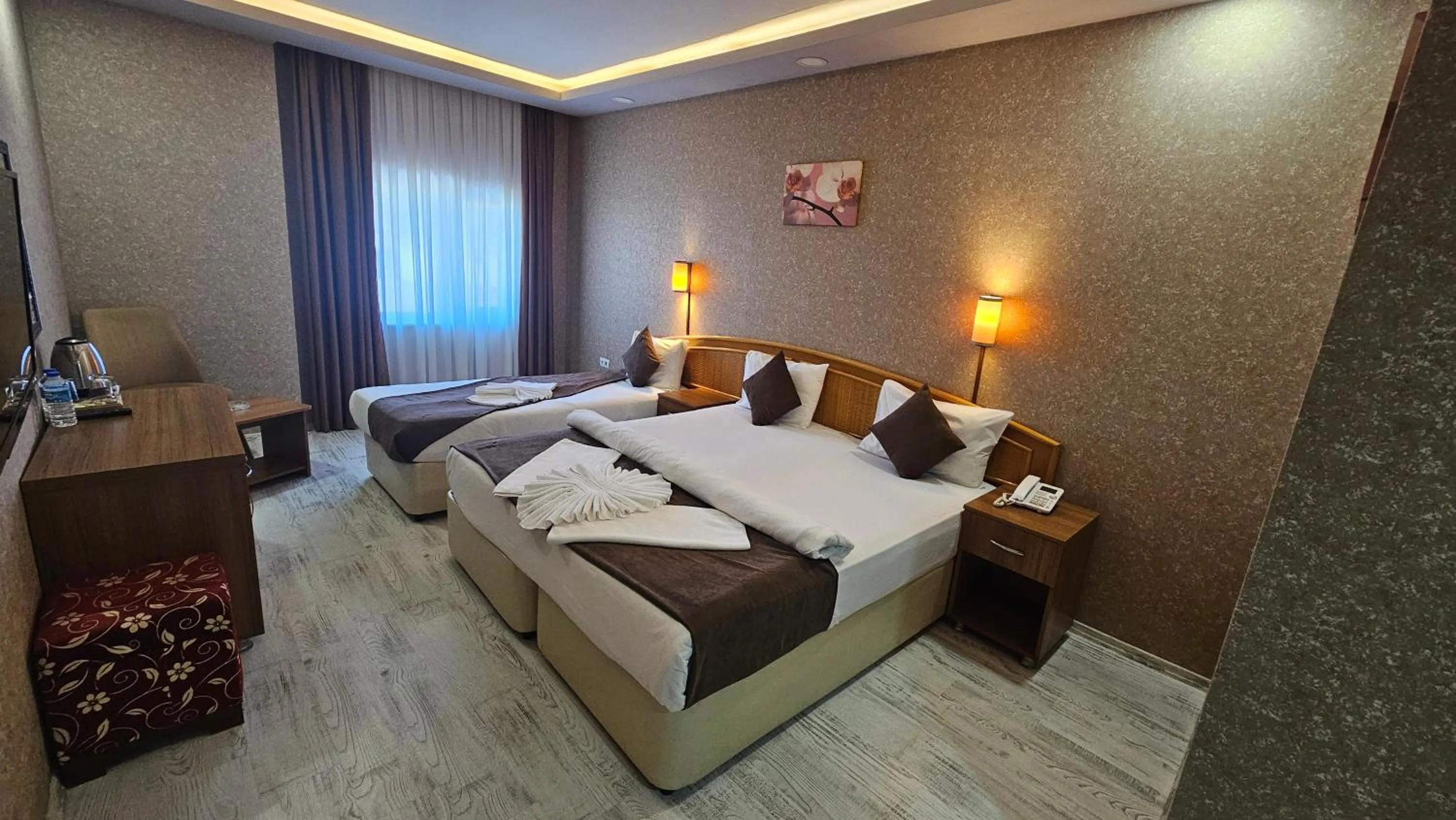 Bed in POINTBREAK OTEL