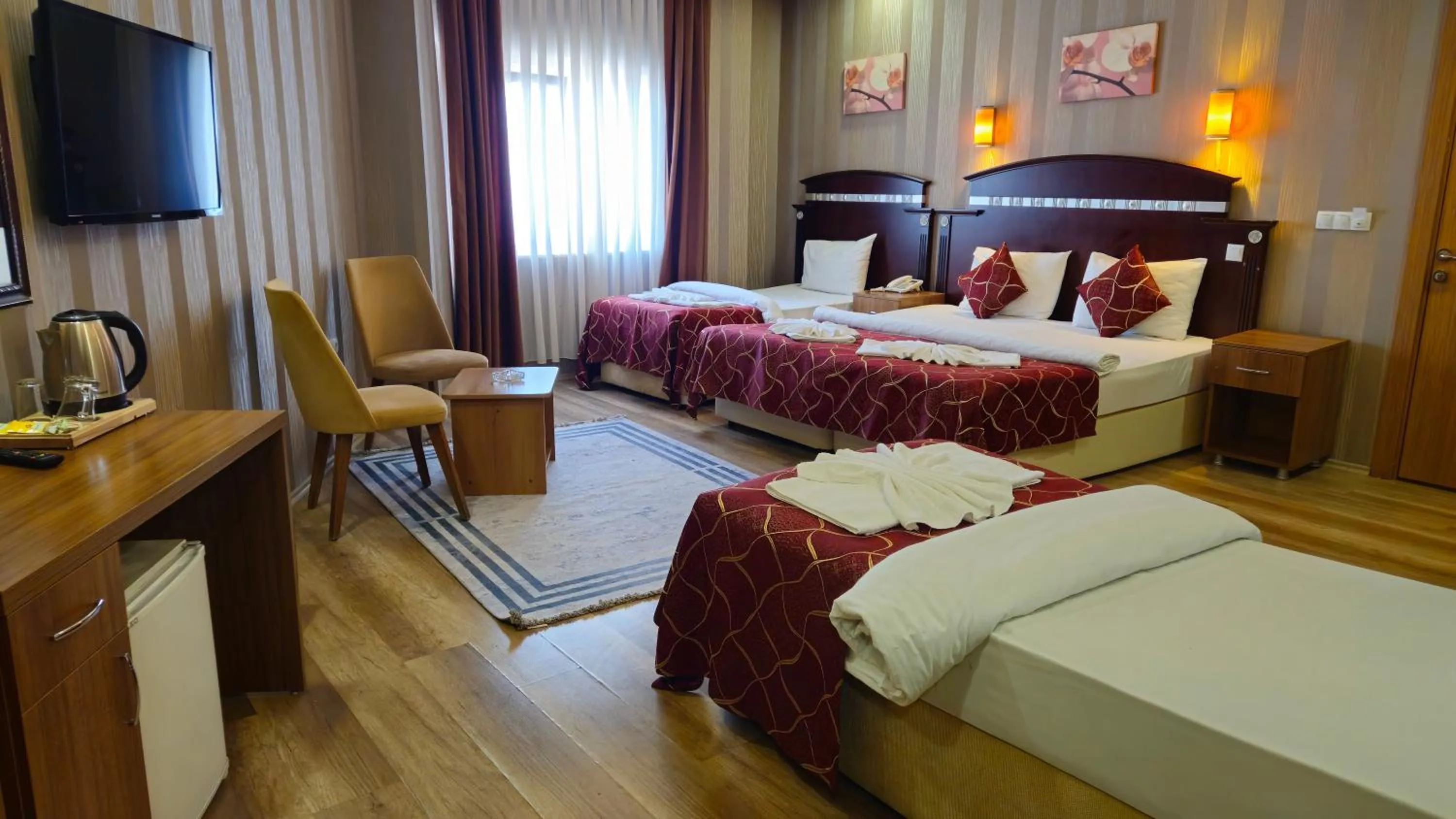 Photo of the whole room, Bed in POINTBREAK OTEL