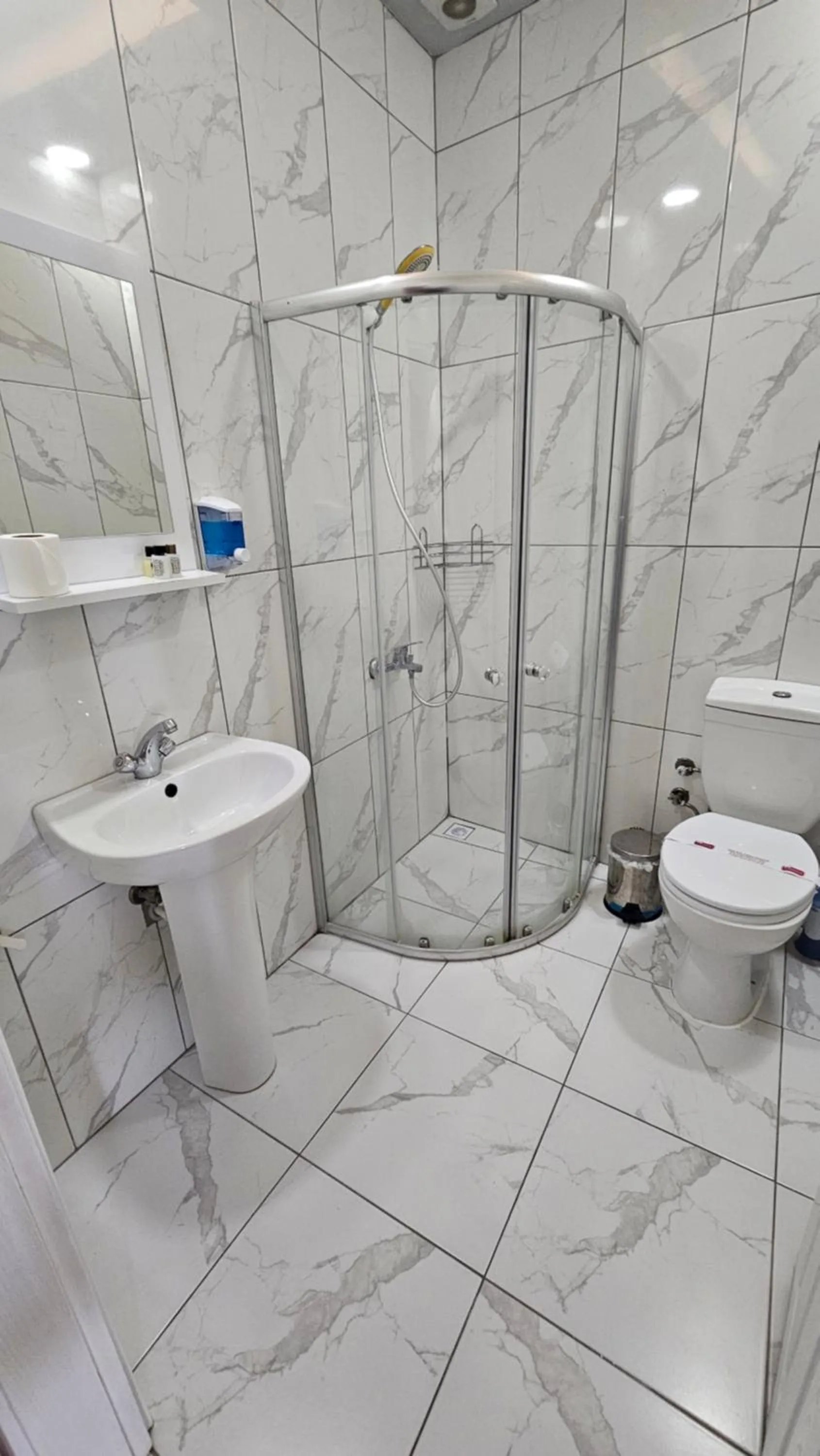 Shower in POINTBREAK OTEL