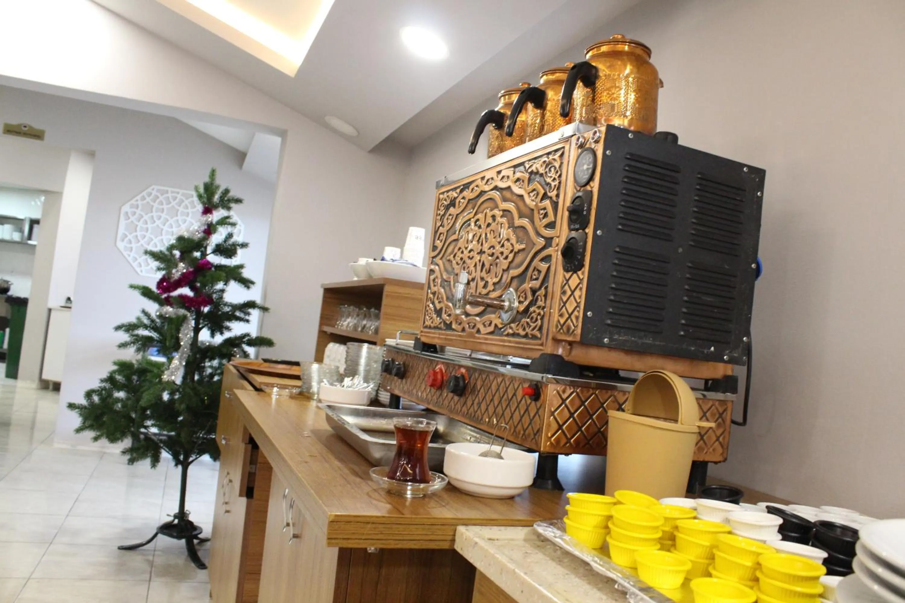 Restaurant/places to eat in POINTBREAK OTEL