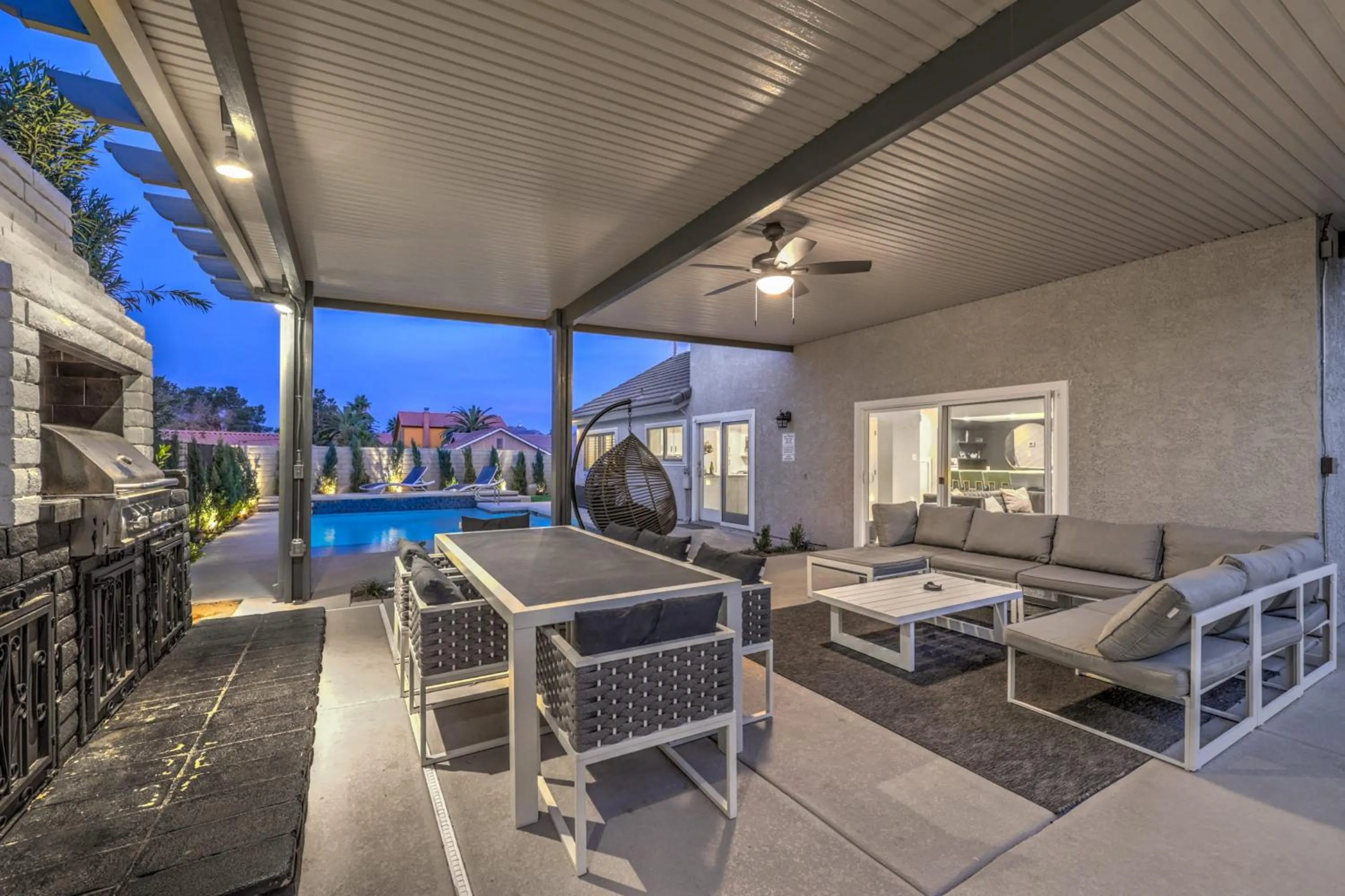 Sunset Swim, Luxury Vegas Villa with Pool, Hot Tub