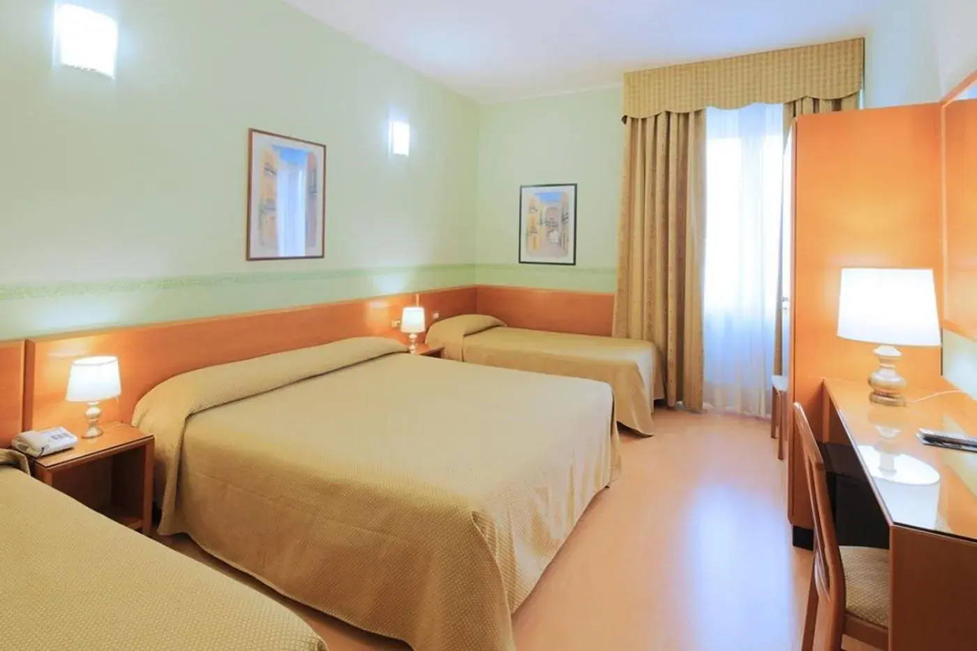 Photo of the whole room, Bed in Hotel Terminus & Plaza Photo of the whole room, Bed in Hotel Terminus & Plaza