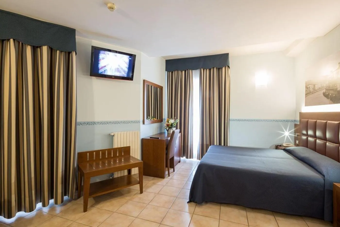 Photo of the whole room, Bed in Hotel Terminus & Plaza