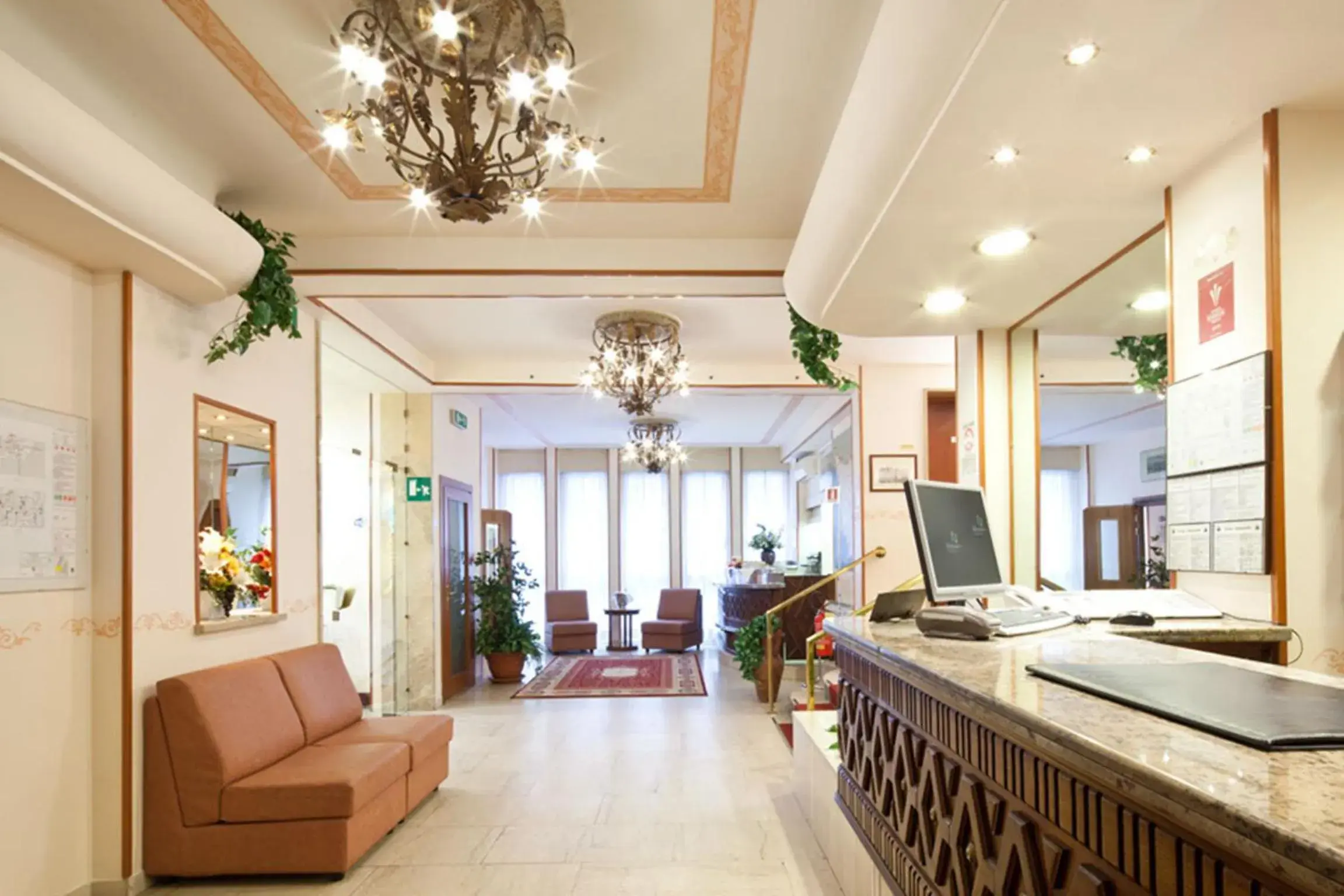 Lobby or reception in Hotel Terminus & Plaza Lobby or reception in Hotel Terminus & Plaza