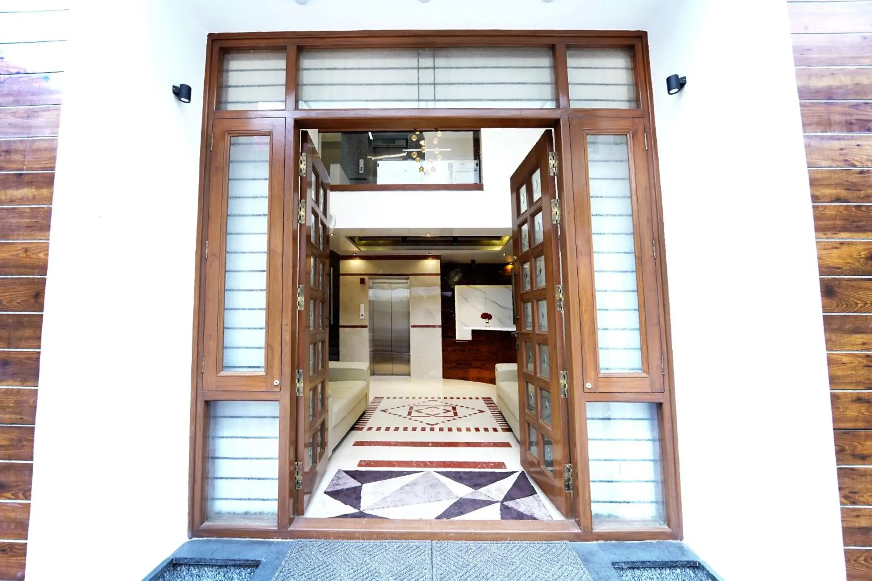 Property building in SS CROWN inn Property building in SS CROWN inn