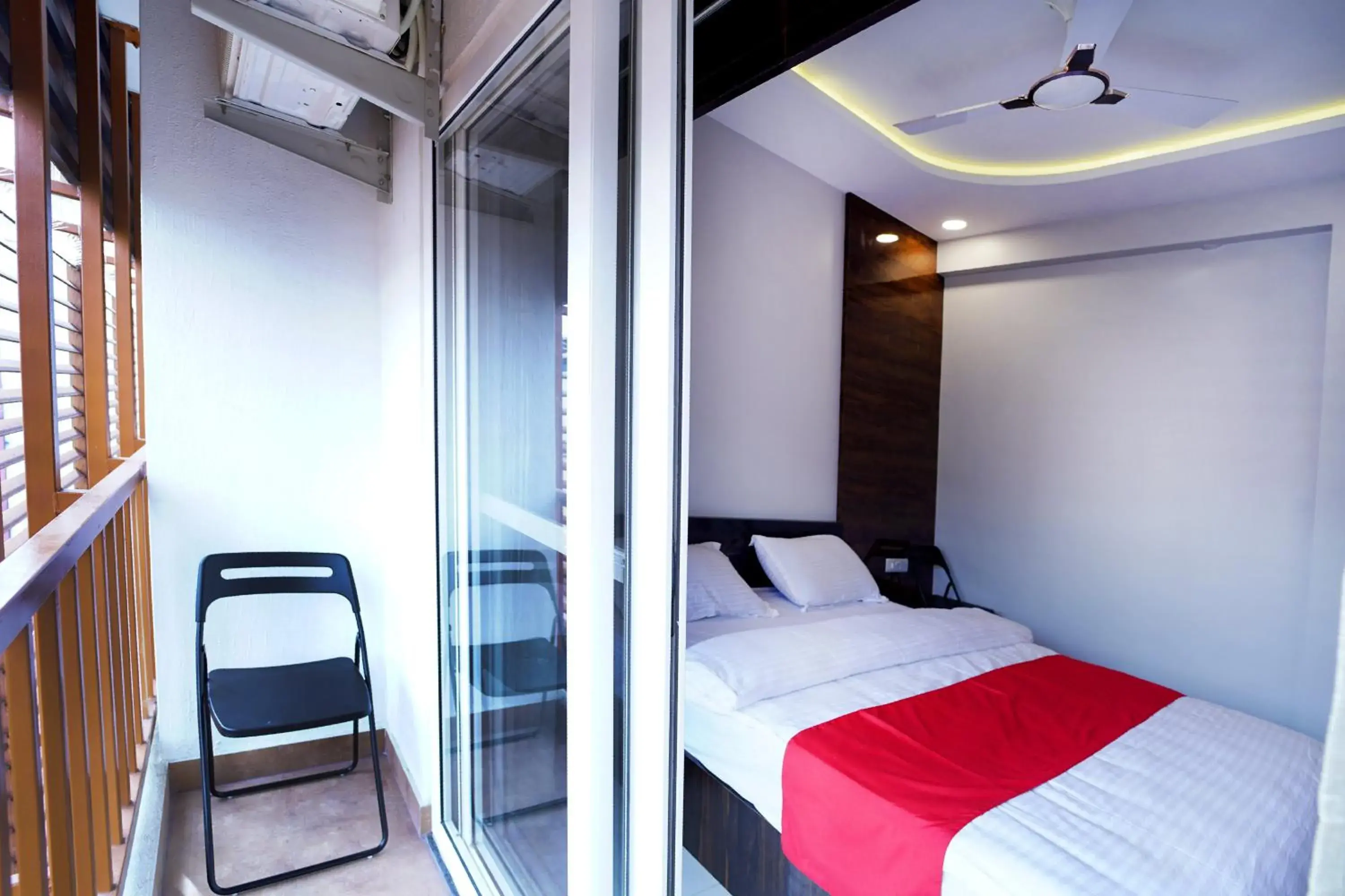 Photo of the whole room, Bed in SS CROWN inn Photo of the whole room, Bed in SS CROWN inn